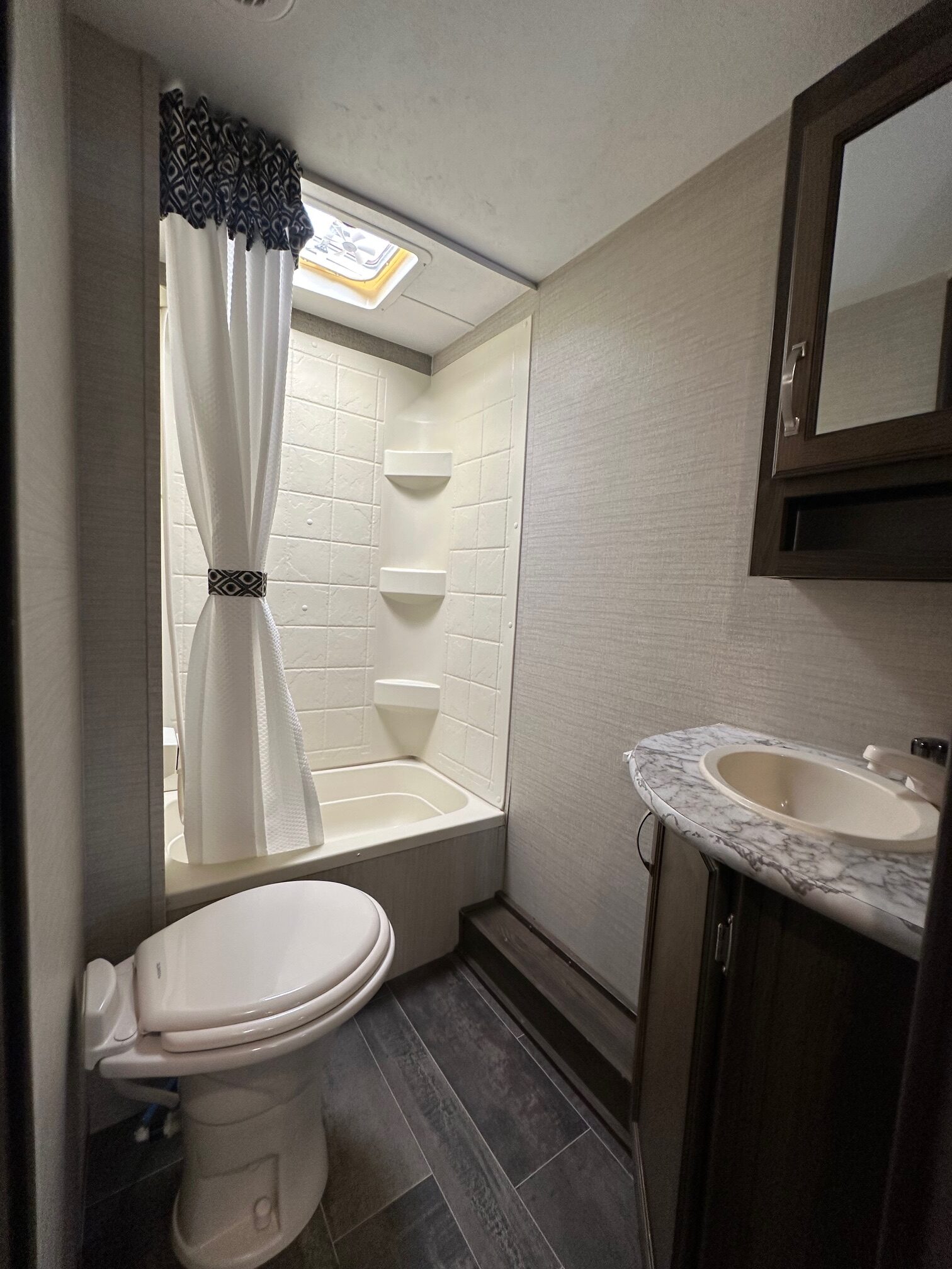 2019 Keystone Bullet Ultra-Lite 277BHSWE travel trailer – bunk model