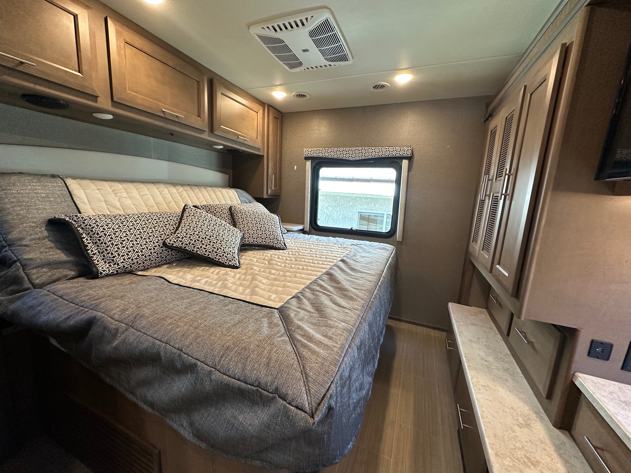 2022 Thor Magnitude RS36 Class C Diesel Motorhome