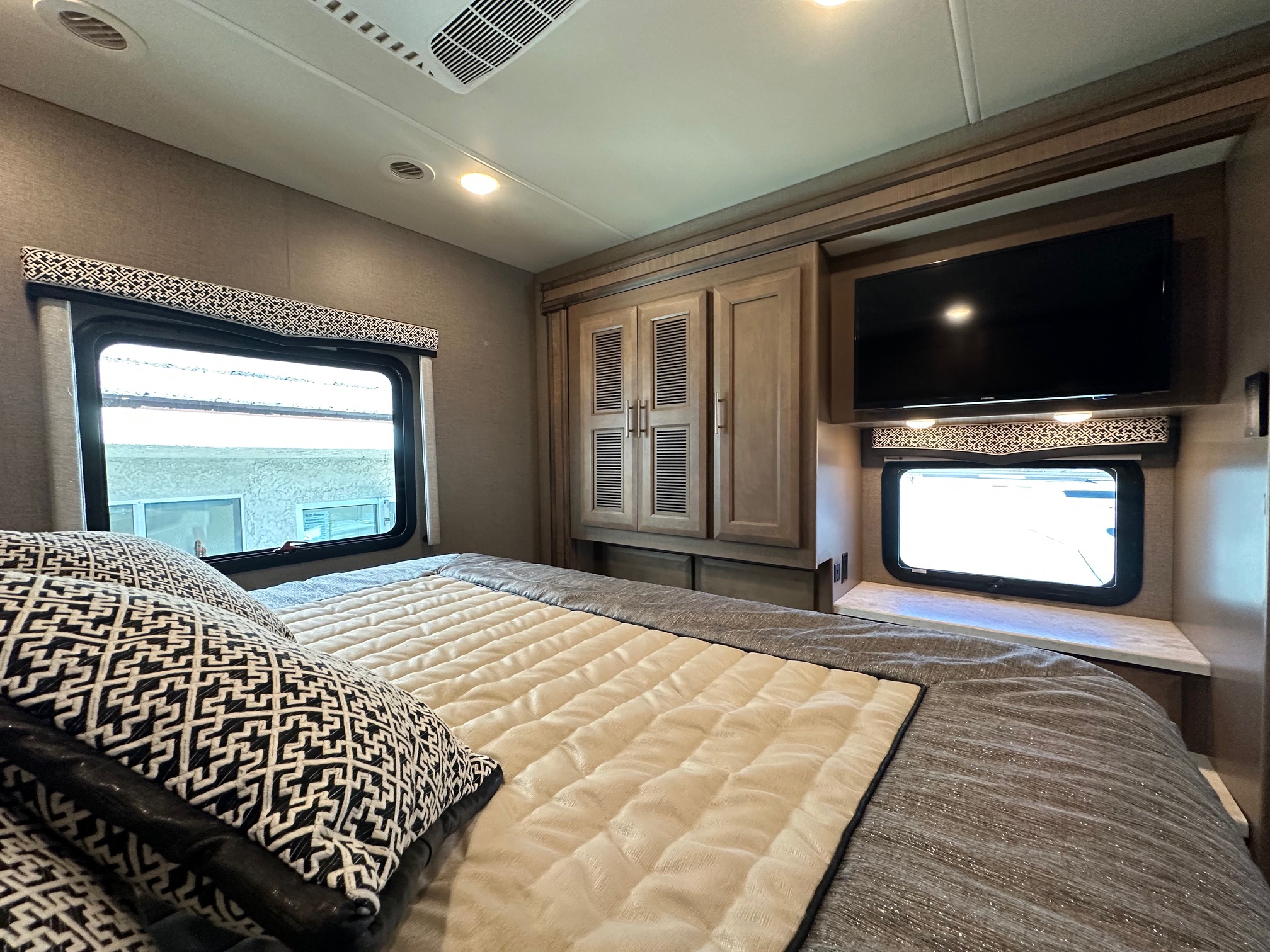 2022 Thor Magnitude RS36 Class C Diesel Motorhome