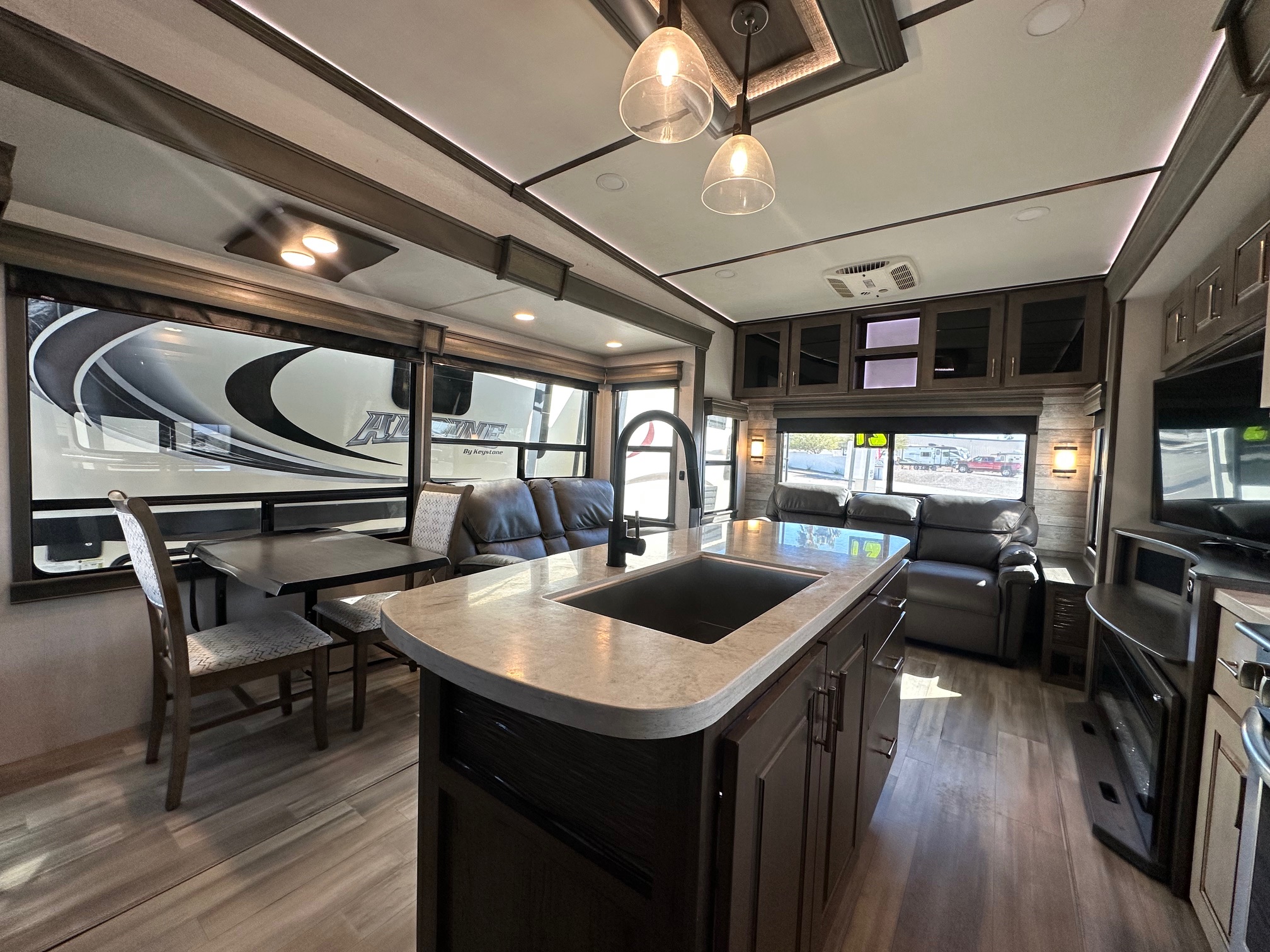 2021 Alliance Paradigm 340RL 5th wheel