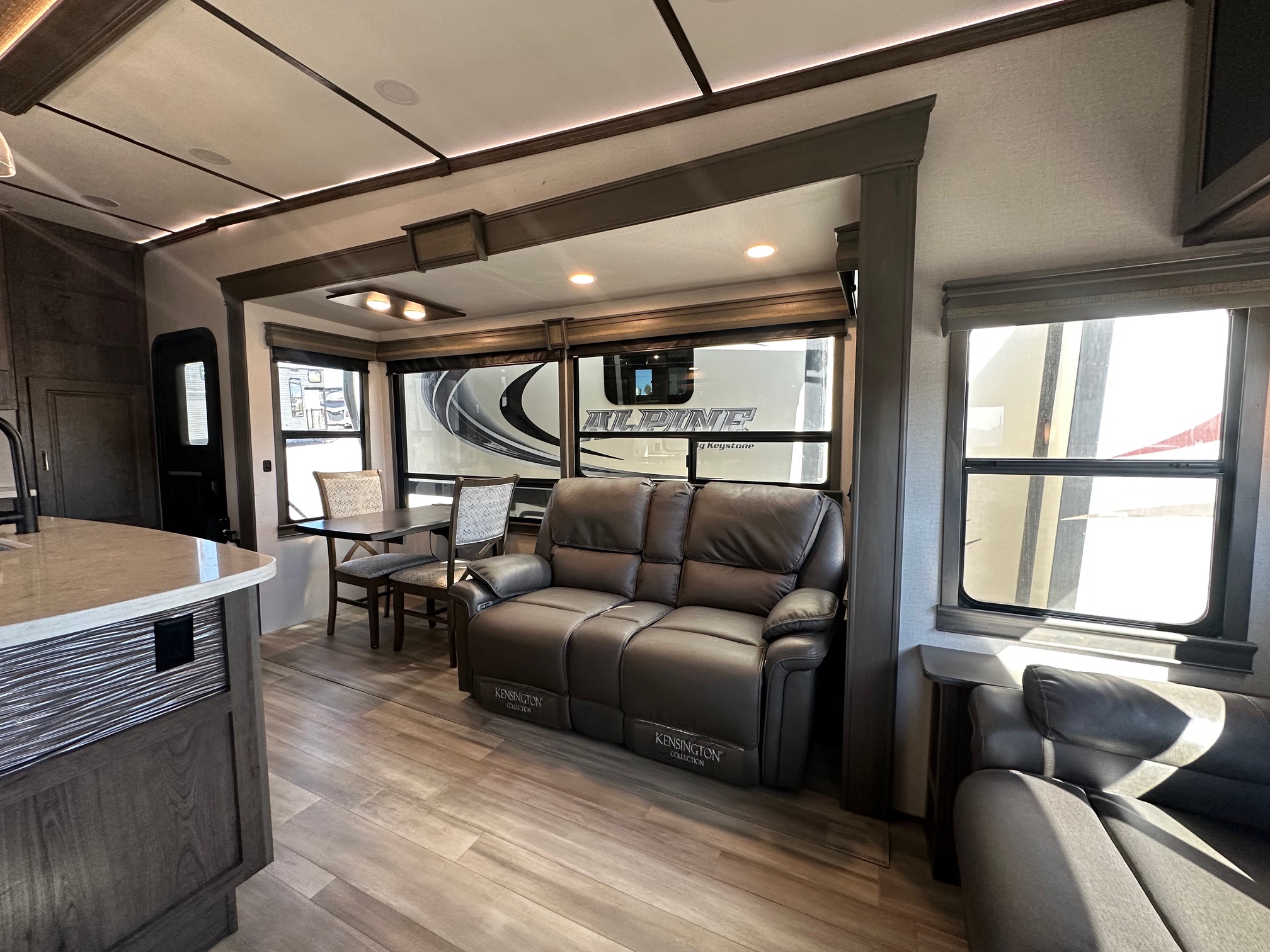 2021 Alliance Paradigm 340RL 5th wheel
