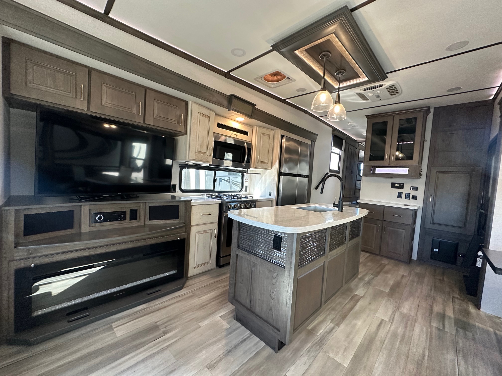 2021 Alliance Paradigm 340RL 5th wheel