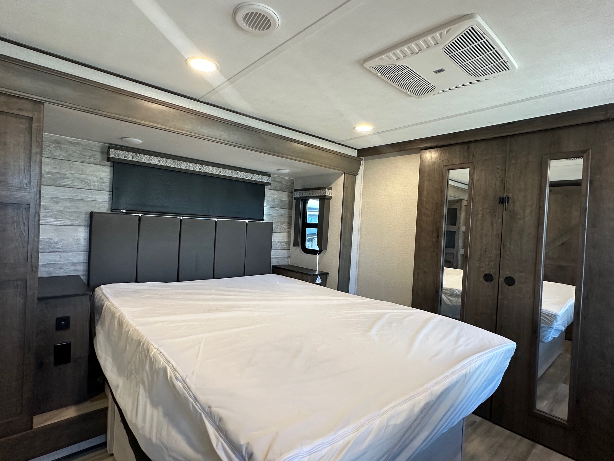2021 Alliance Paradigm 340RL 5th wheel