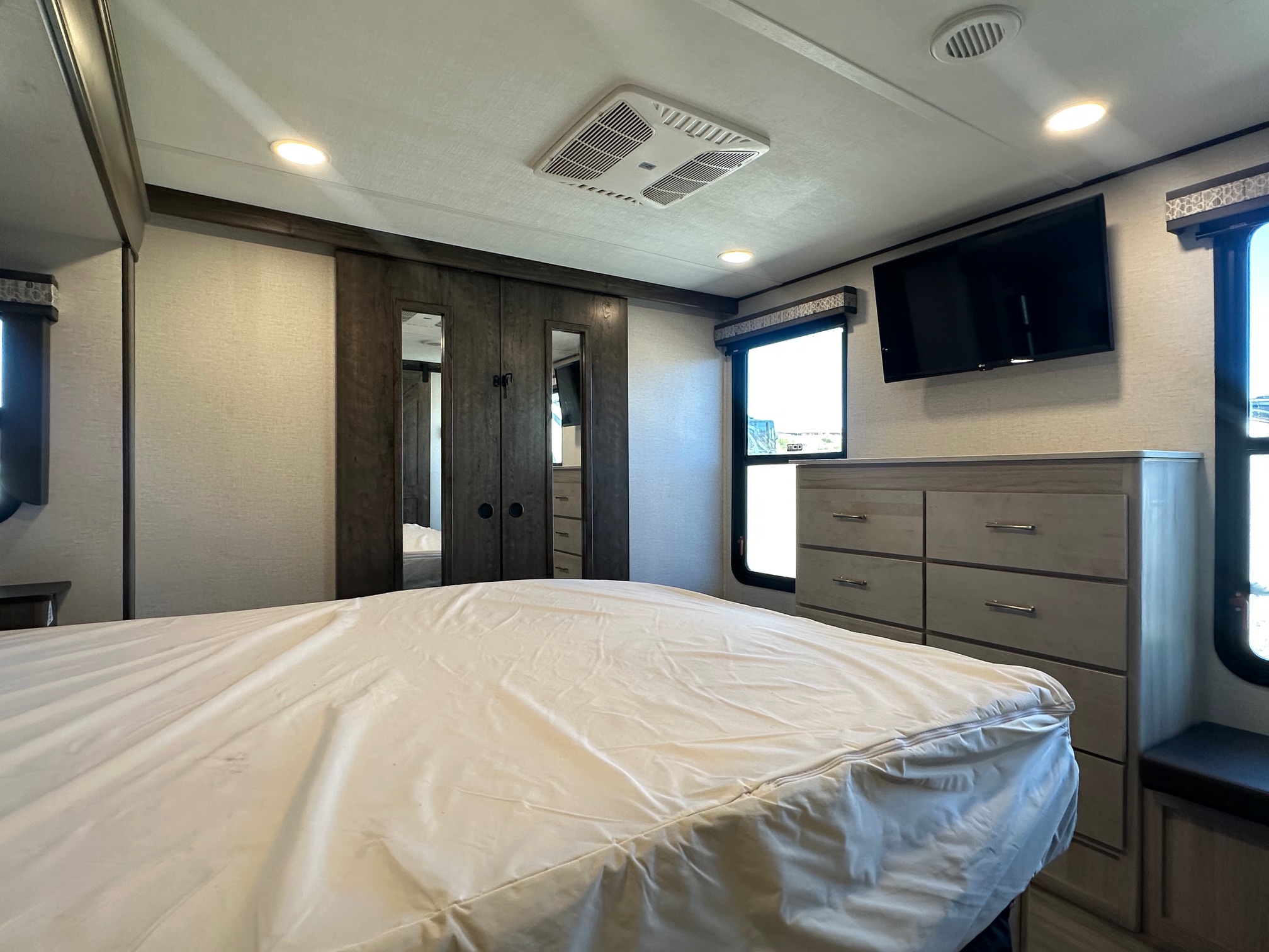 2021 Alliance Paradigm 340RL 5th wheel