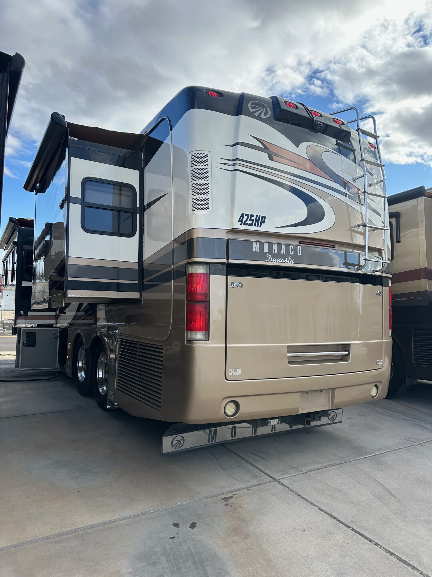 2009 Monaco Dynasty Bishop IV Class A Diesel Pusher Motorhome