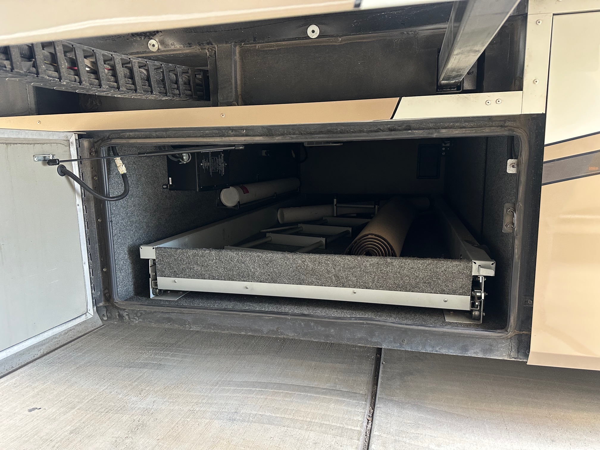 2009 Monaco Dynasty Bishop IV Class A Diesel Pusher Motorhome