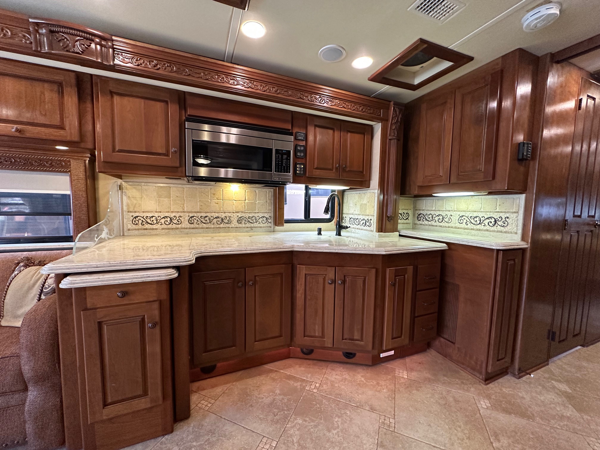 2009 Monaco Dynasty Bishop IV Class A Diesel Pusher Motorhome