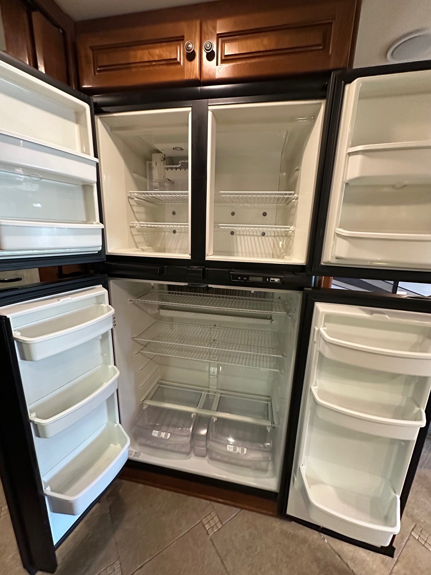 2009 Monaco Dynasty Bishop IV Class A Diesel Pusher Motorhome