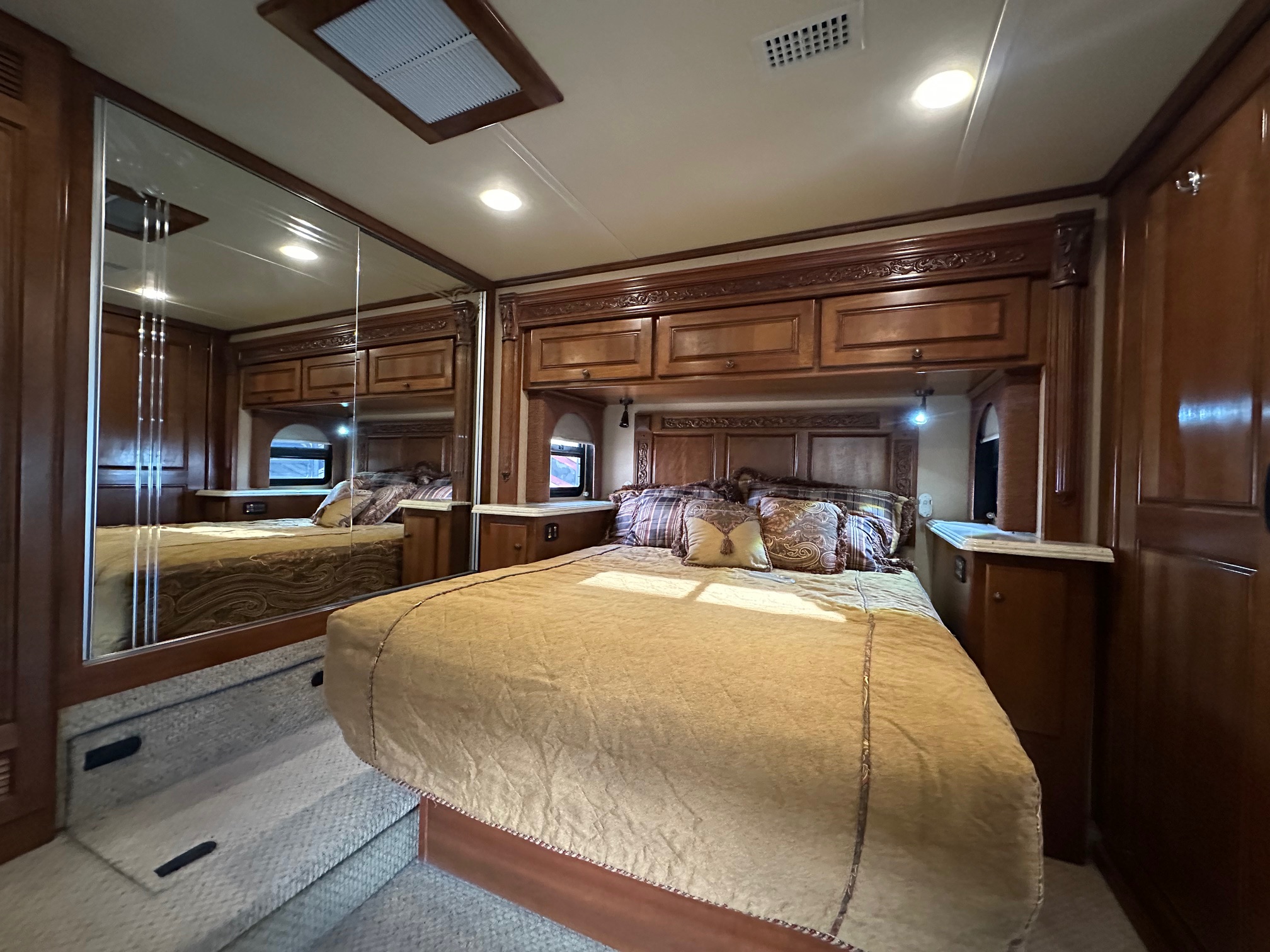 2009 Monaco Dynasty Bishop IV Class A Diesel Pusher Motorhome