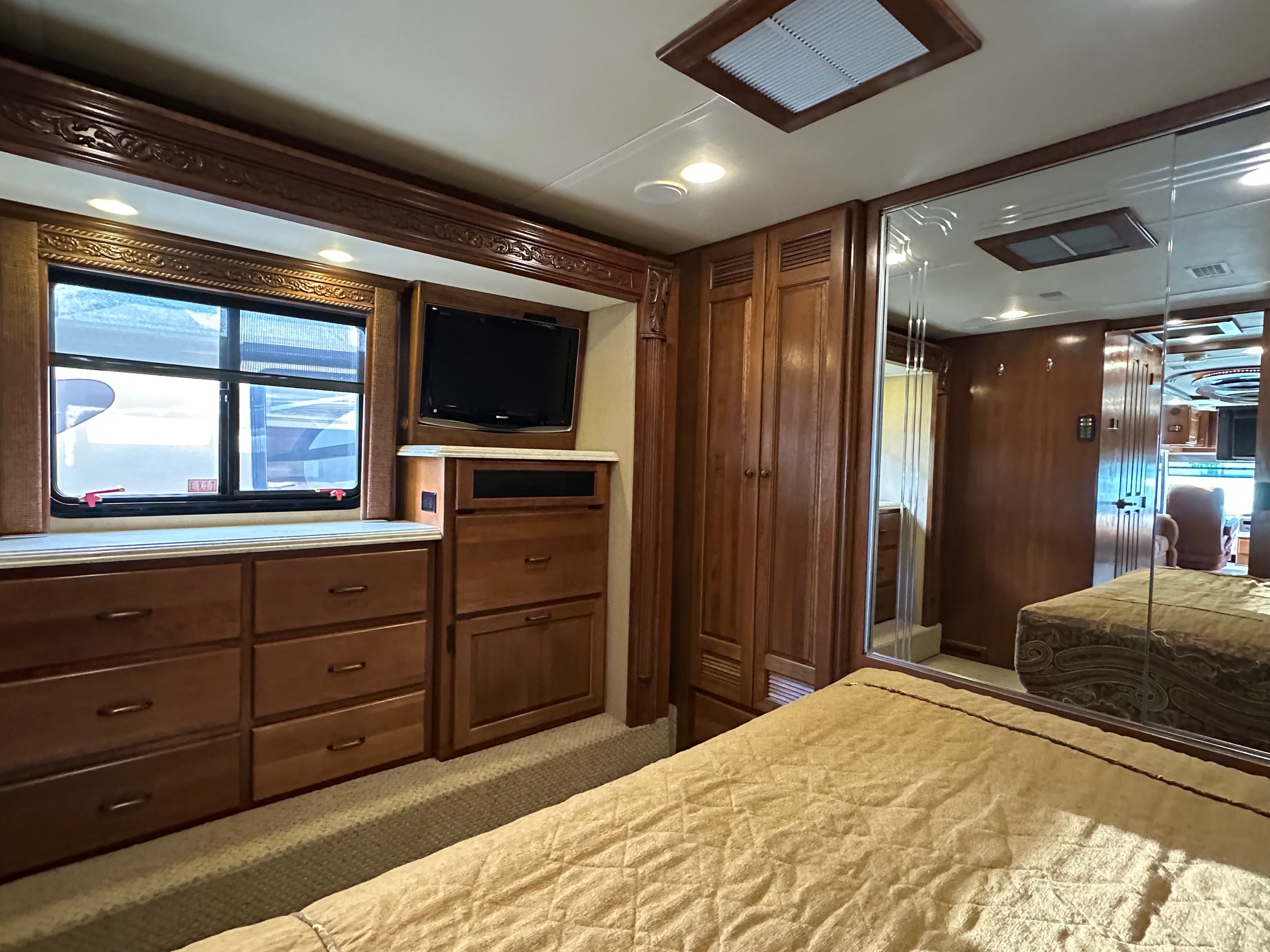 2009 Monaco Dynasty Bishop IV Class A Diesel Pusher Motorhome
