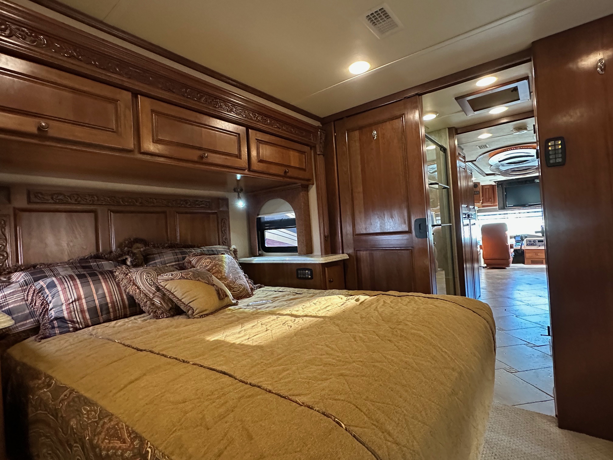 2009 Monaco Dynasty Bishop IV Class A Diesel Pusher Motorhome