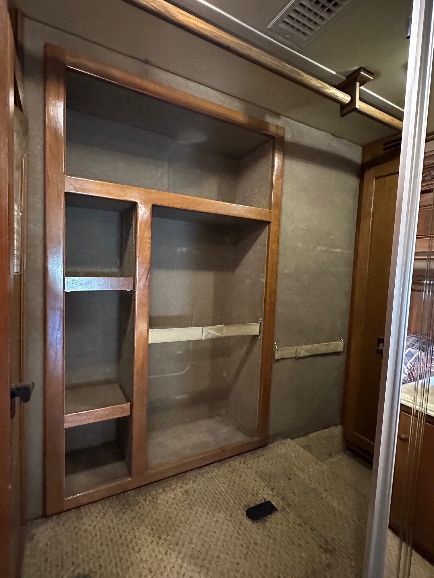 2009 Monaco Dynasty Bishop IV Class A Diesel Pusher Motorhome