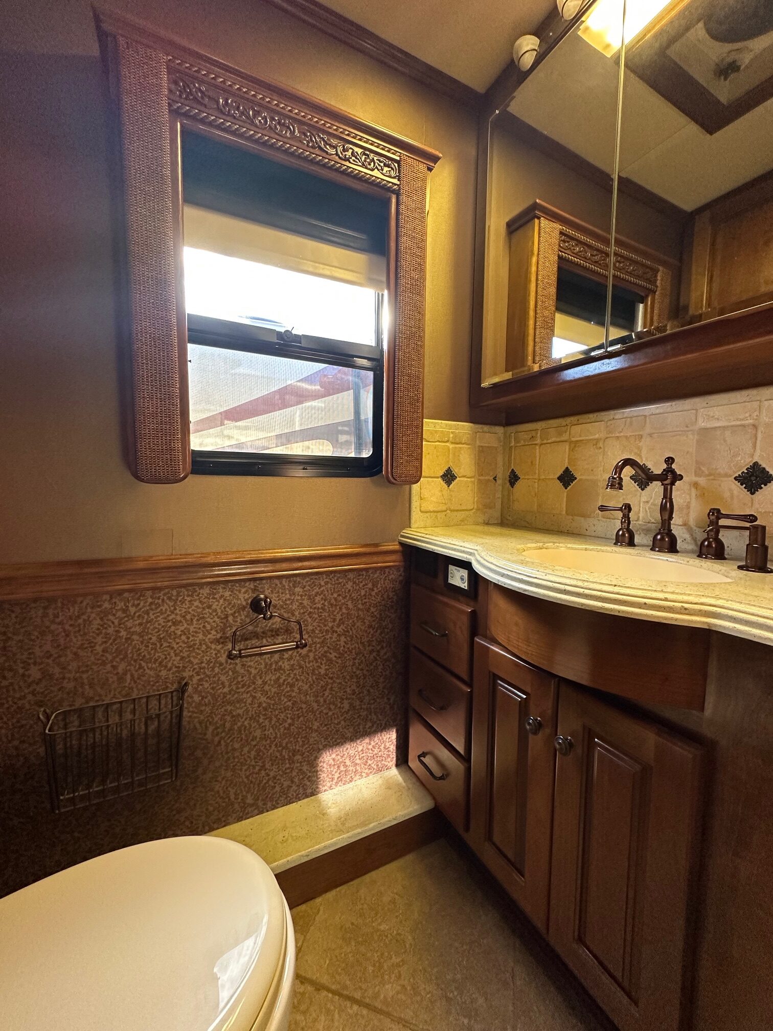 2009 Monaco Dynasty Bishop IV Class A Diesel Pusher Motorhome