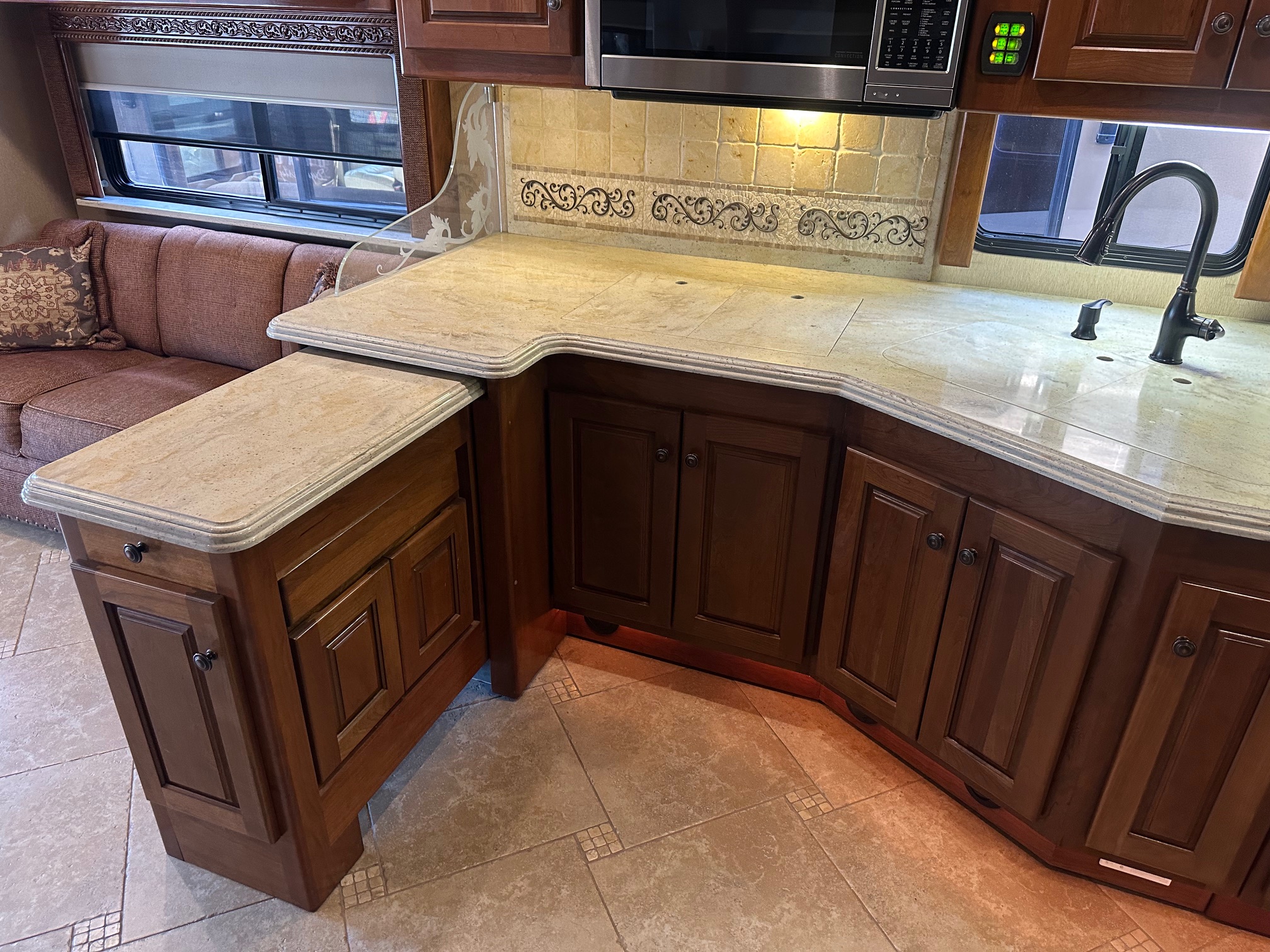 2009 Monaco Dynasty Bishop IV Class A Diesel Pusher Motorhome