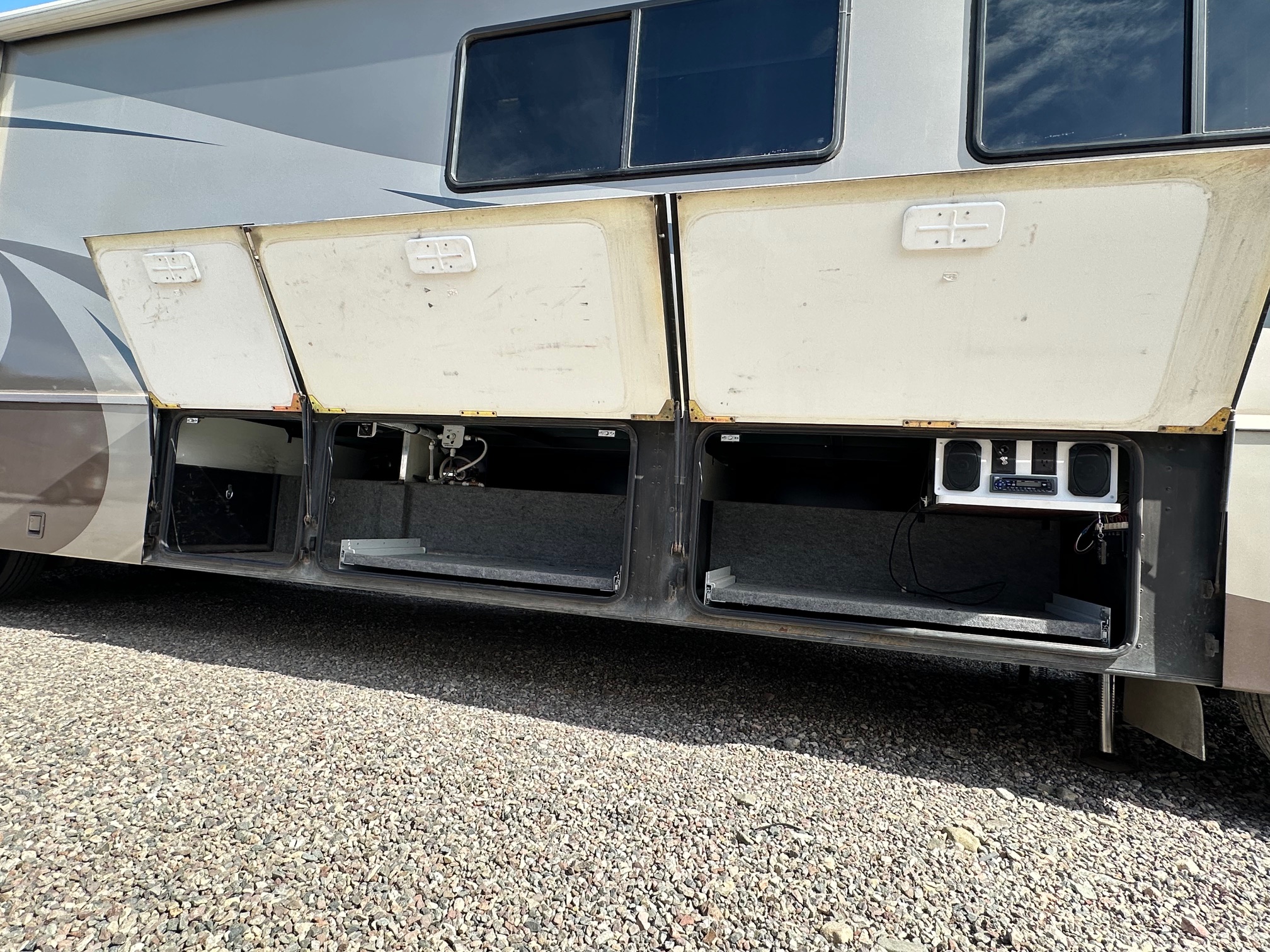 2004 Winnebago Journey 39W class a diesel pusher motorhome