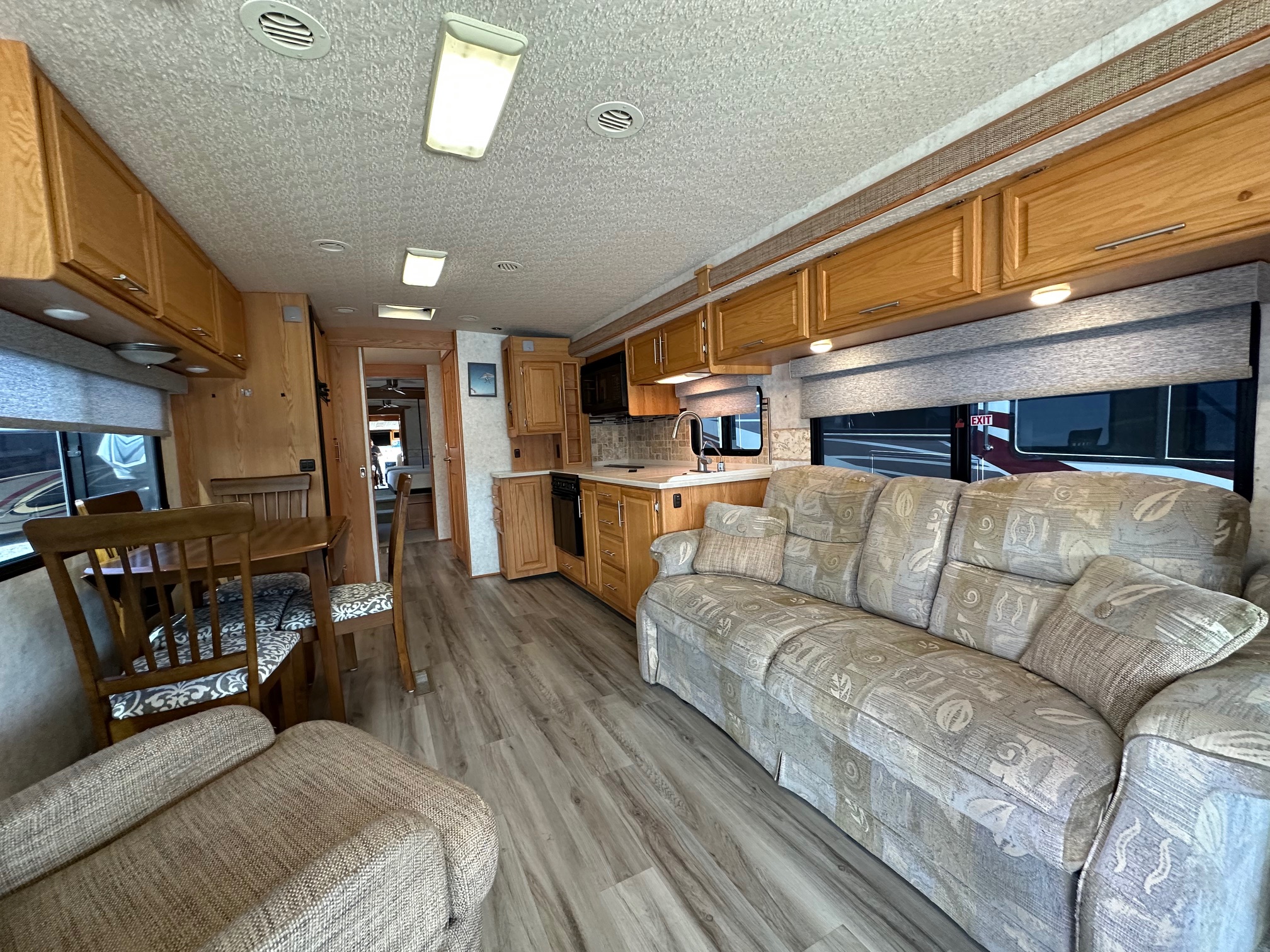 2004 Winnebago Journey 39W class a diesel pusher motorhome