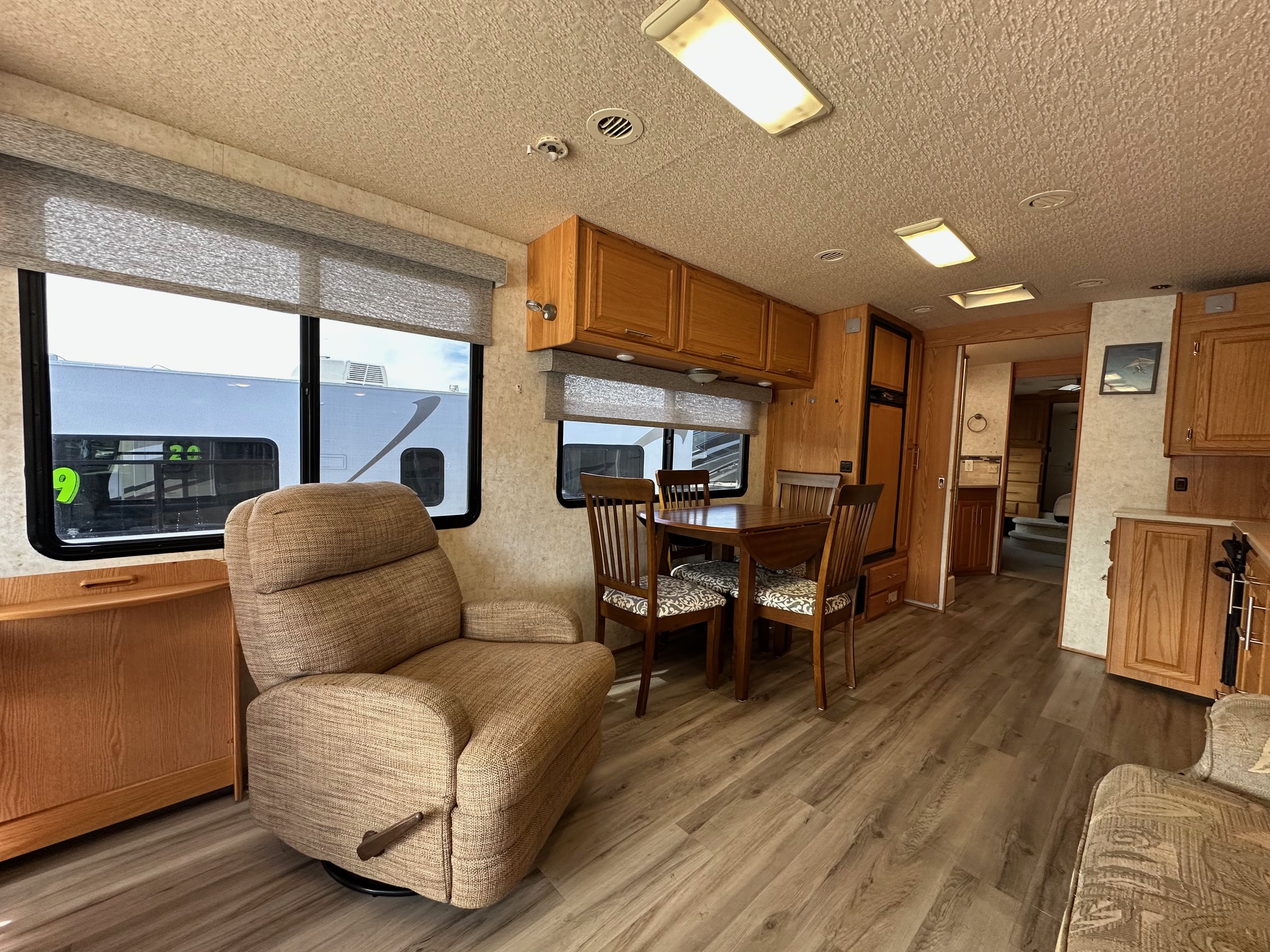 2004 Winnebago Journey 39W class a diesel pusher motorhome