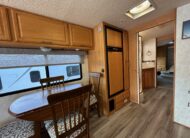 2004 Winnebago Journey 39W class a diesel pusher motorhome