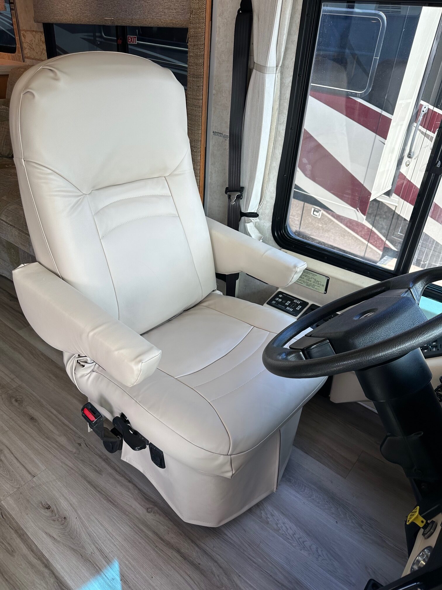 2004 Winnebago Journey 39W class a diesel pusher motorhome