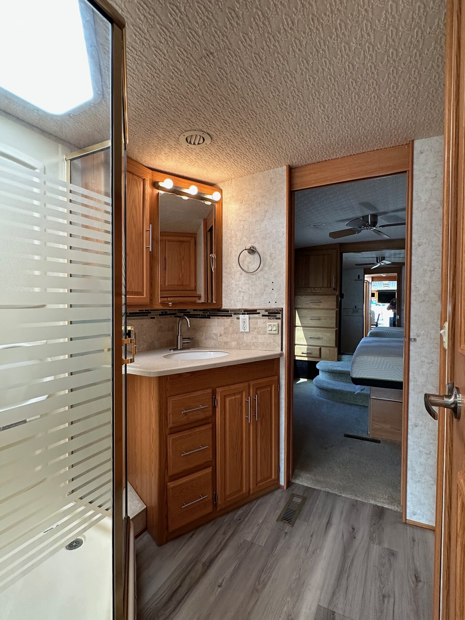 2004 Winnebago Journey 39W class a diesel pusher motorhome