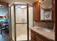 2004 Winnebago Journey 39W class a diesel pusher motorhome