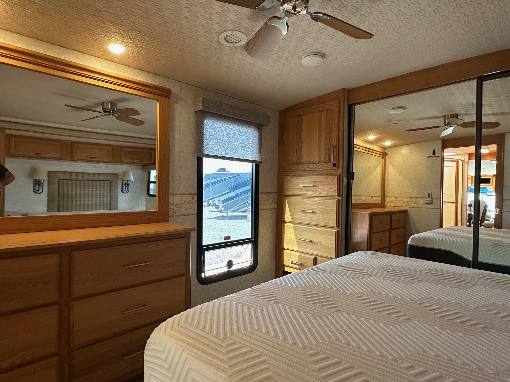 2004 Winnebago Journey 39W class a diesel pusher motorhome