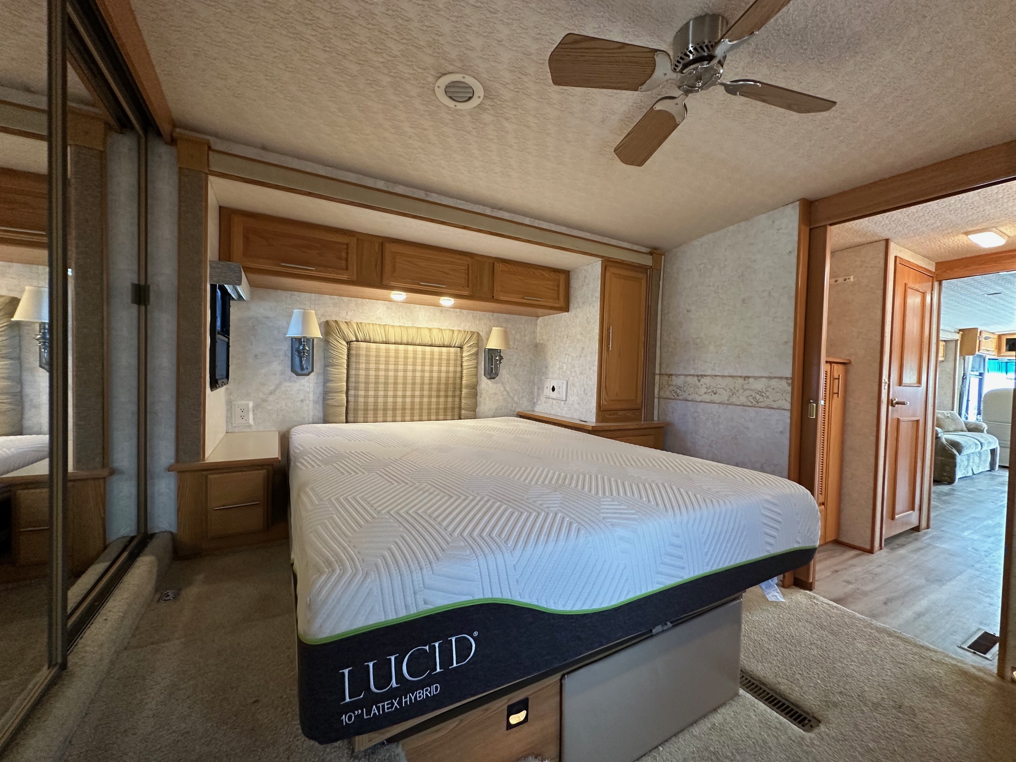 2004 Winnebago Journey 39W class a diesel pusher motorhome