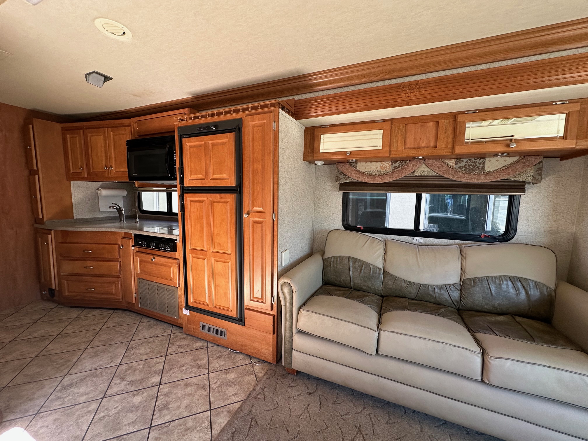 2007 Gulf Stream Sun Voyager 8389MXG Class A Diesel Motorhome