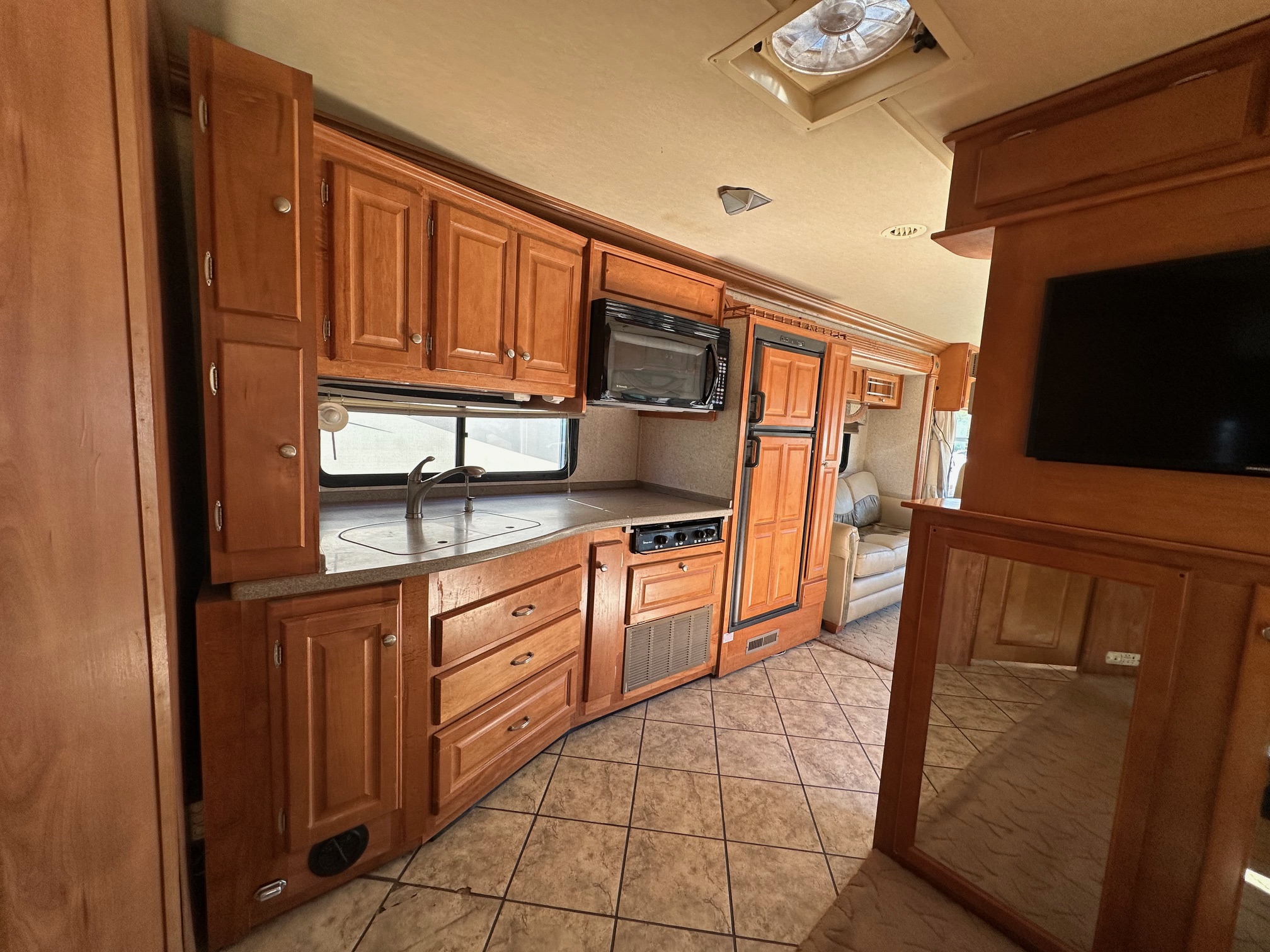 2007 Gulf Stream Sun Voyager 8389MXG Class A Diesel Motorhome