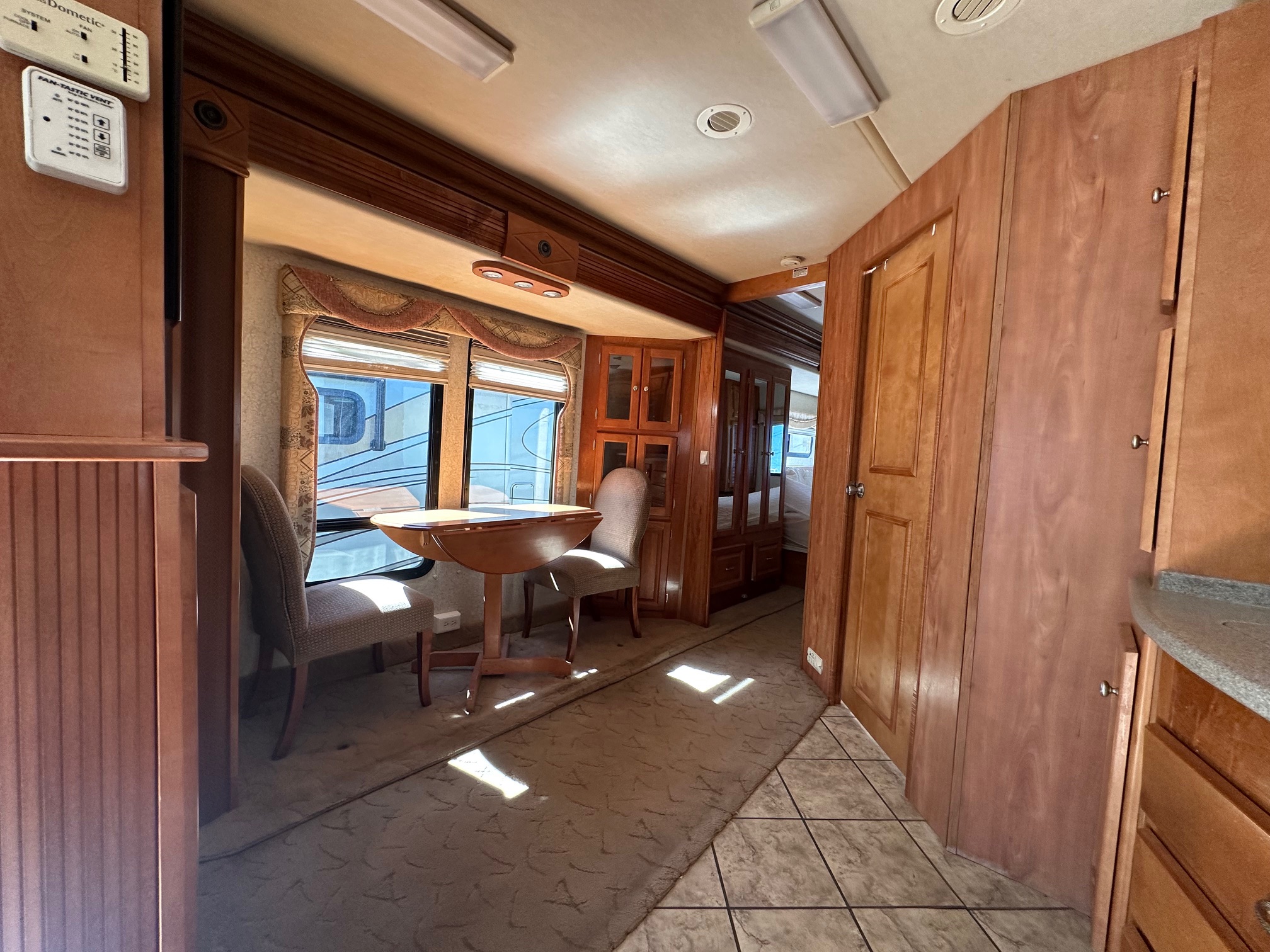 2007 Gulf Stream Sun Voyager 8389MXG Class A Diesel Motorhome