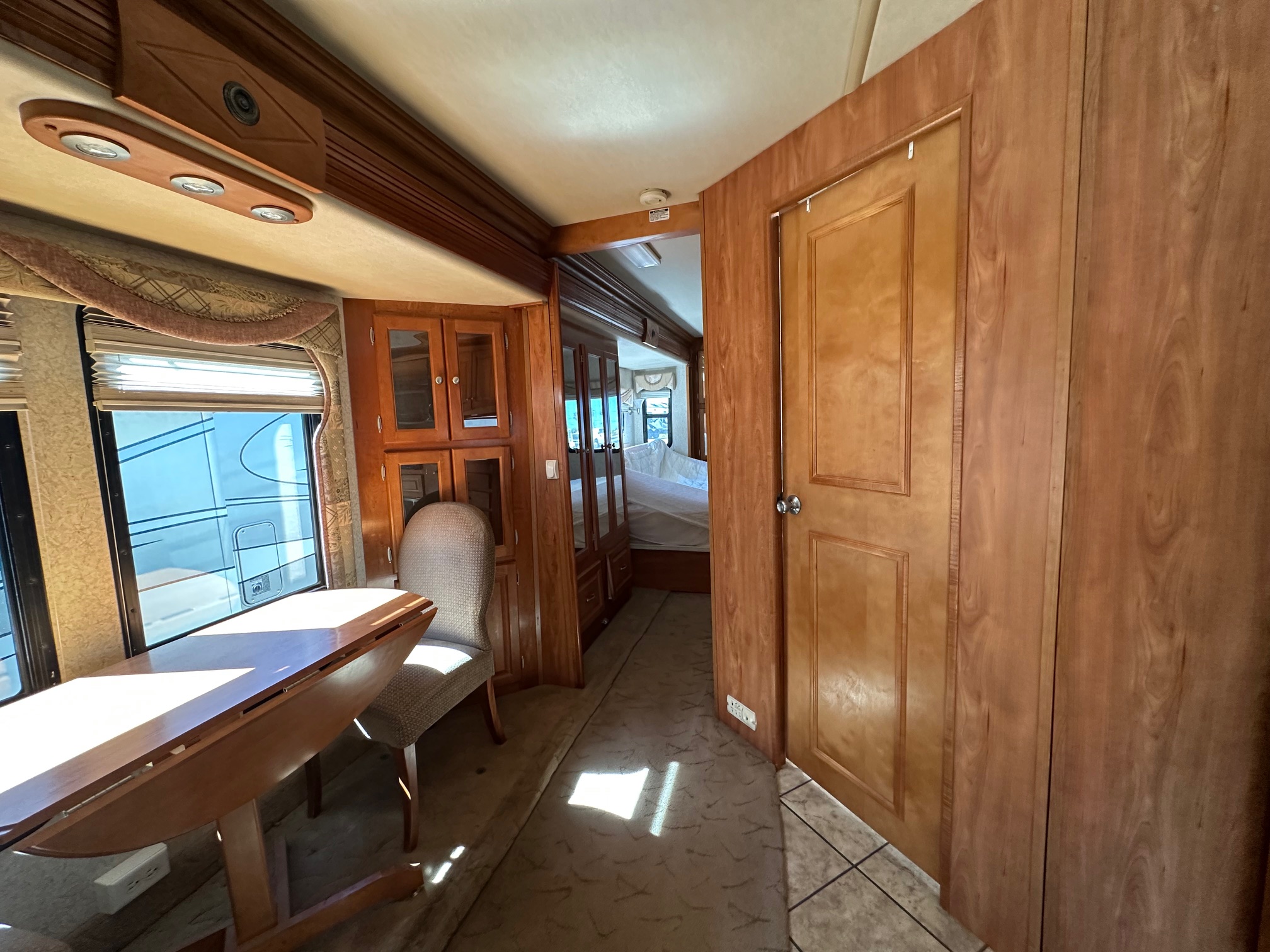 2007 Gulf Stream Sun Voyager 8389MXG Class A Diesel Motorhome