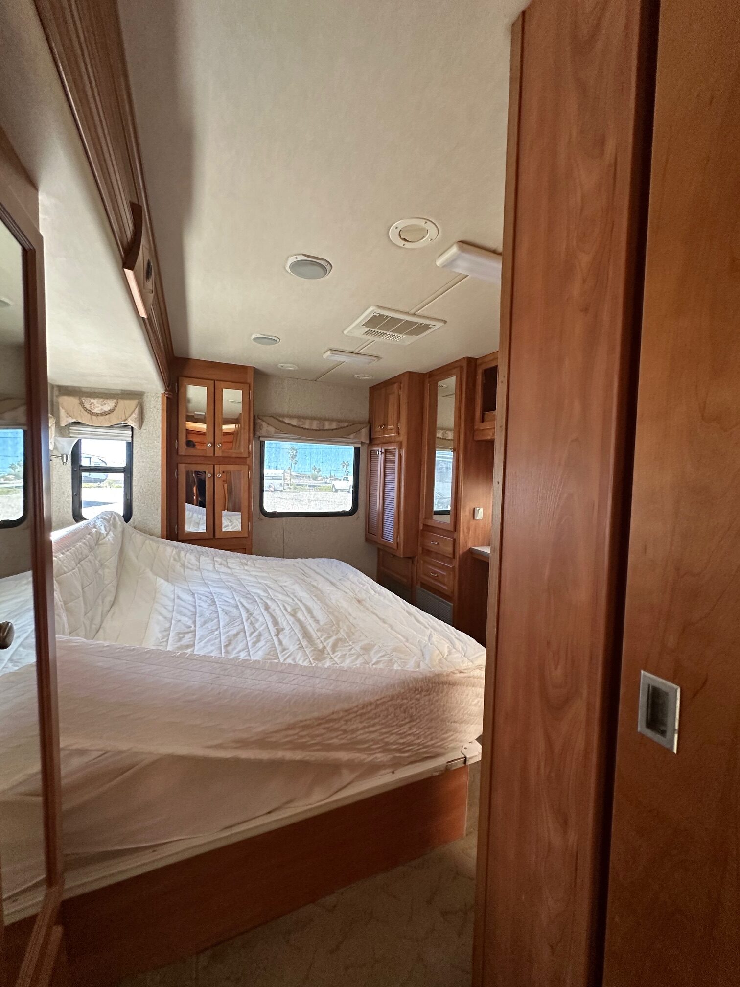 2007 Gulf Stream Sun Voyager 8389MXG Class A Diesel Motorhome