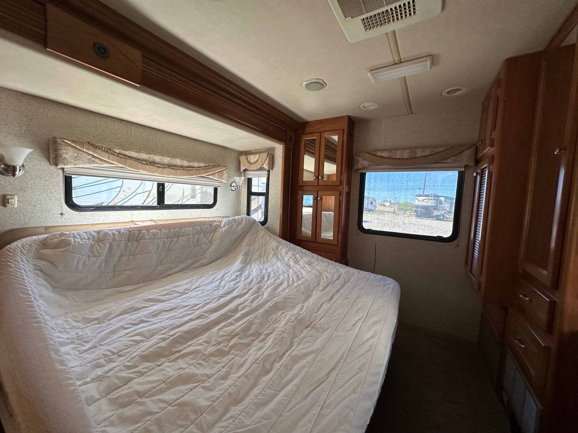 2007 Gulf Stream Sun Voyager 8389MXG Class A Diesel Motorhome