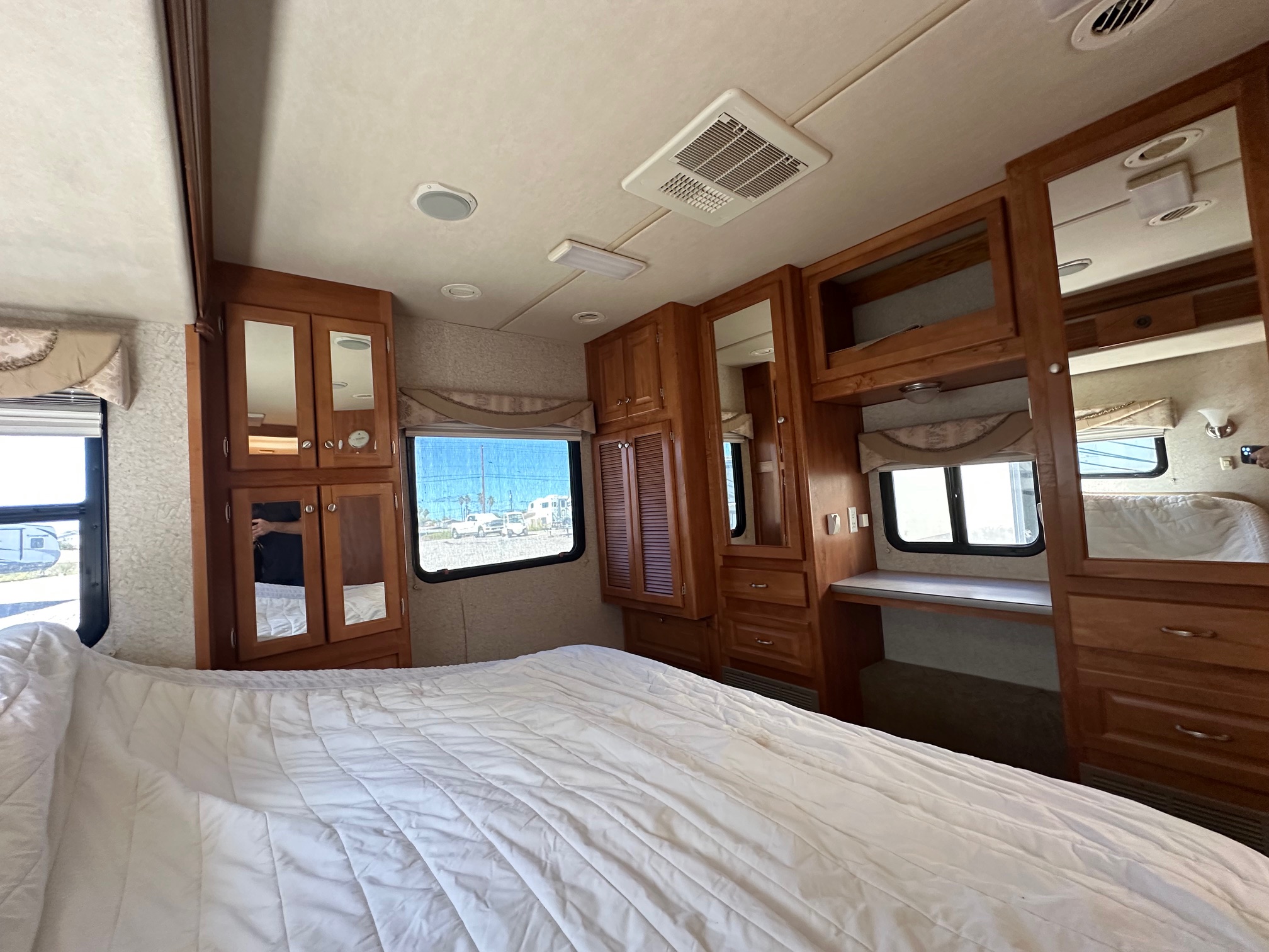 2007 Gulf Stream Sun Voyager 8389MXG Class A Diesel Motorhome