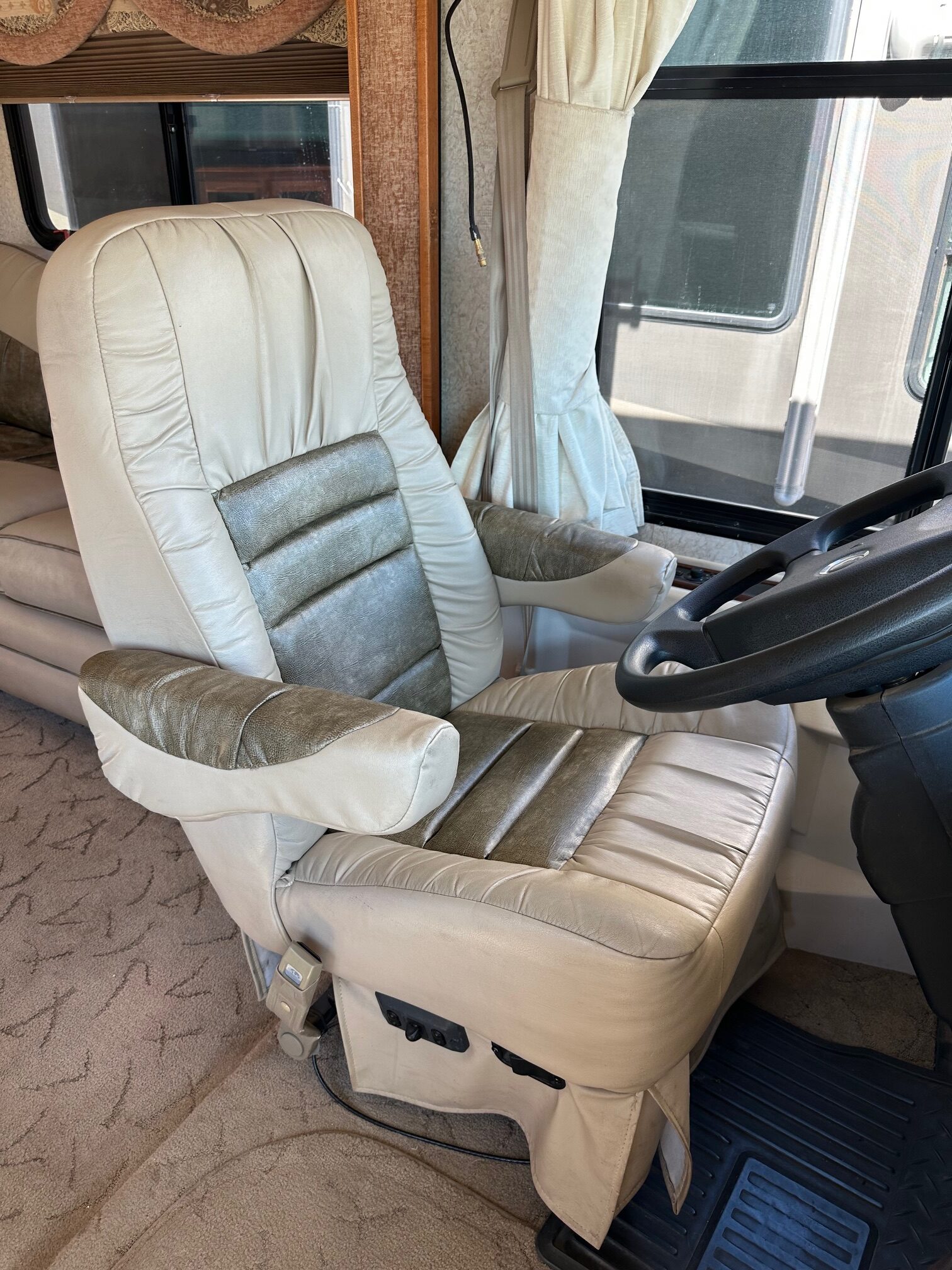 2007 Gulf Stream Sun Voyager 8389MXG Class A Diesel Motorhome