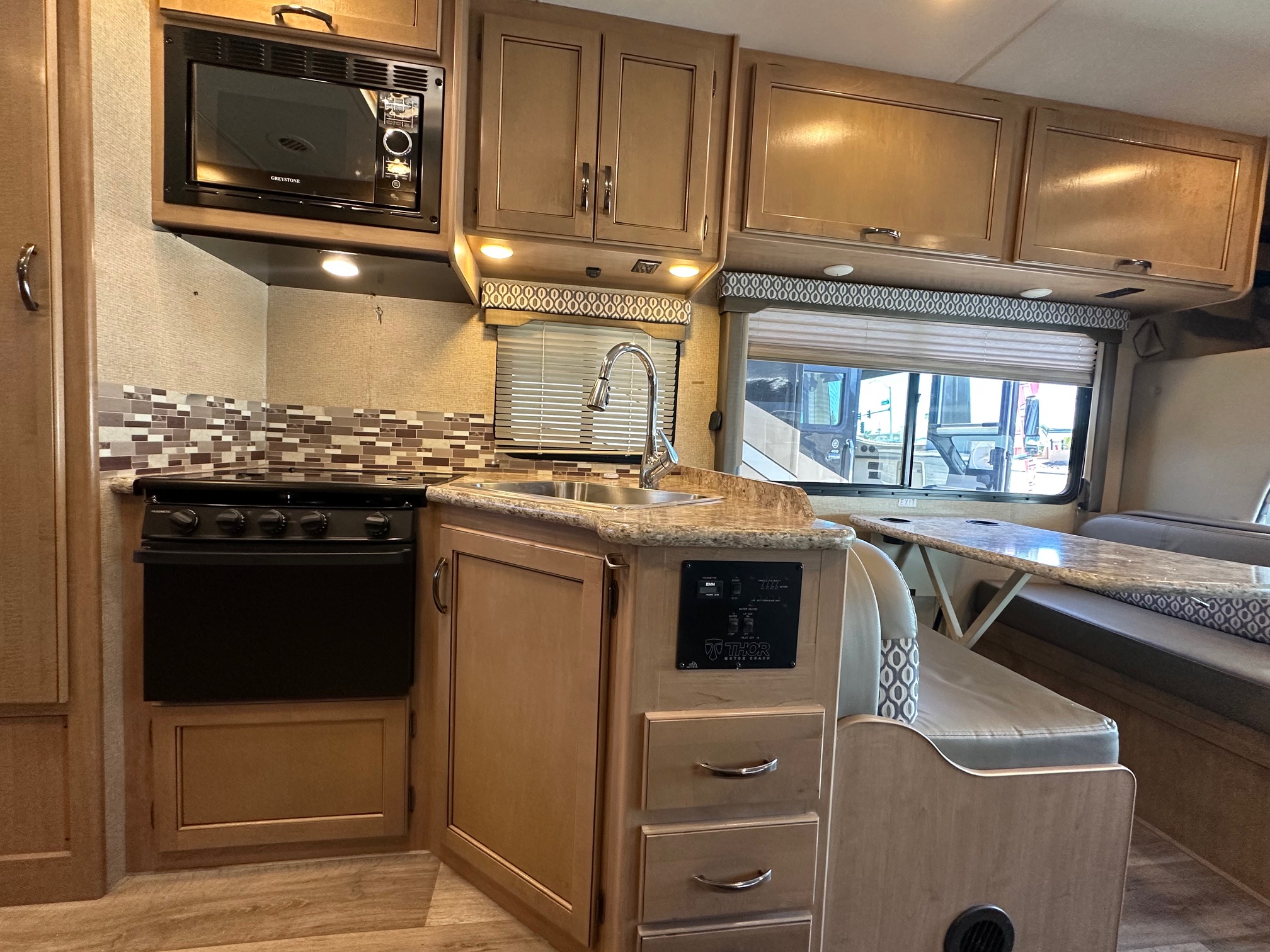 2018 Thor Freedom Elite 26HE Class C Motorhome