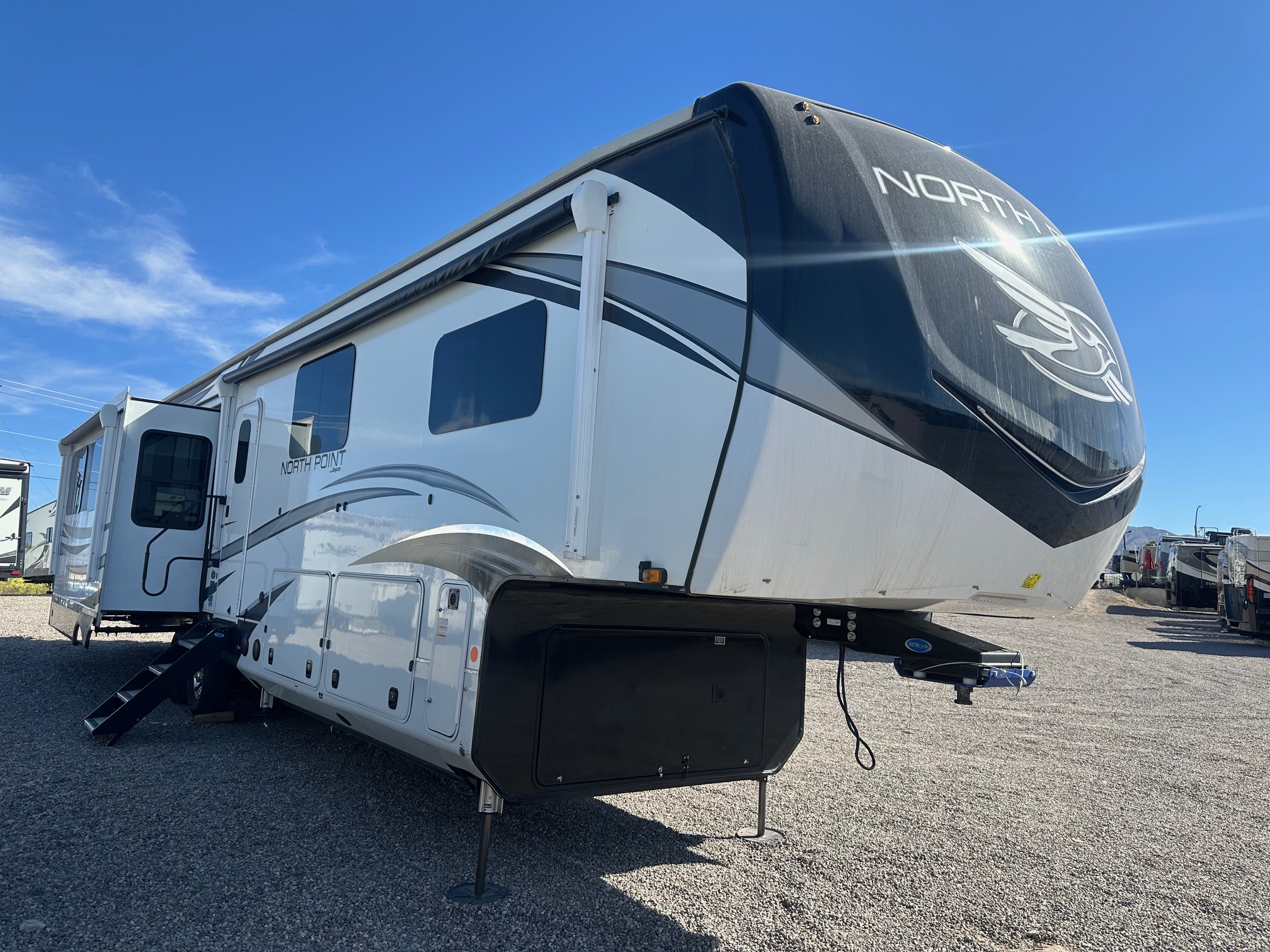 2022 Jayco North Point 377RLBH 5th wheel – separate bedroom!