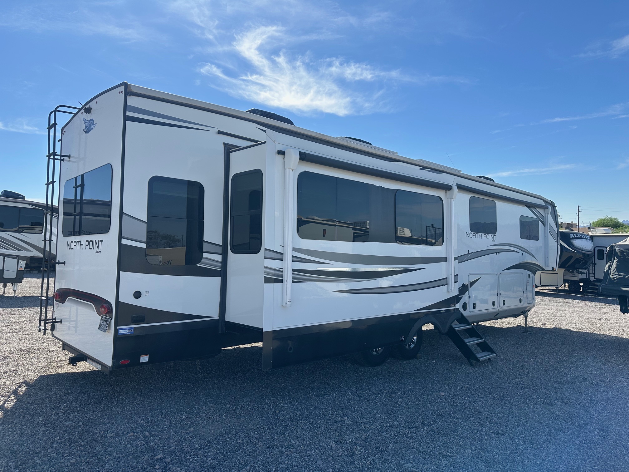 2022 Jayco North Point 377RLBH 5th wheel – separate bedroom!