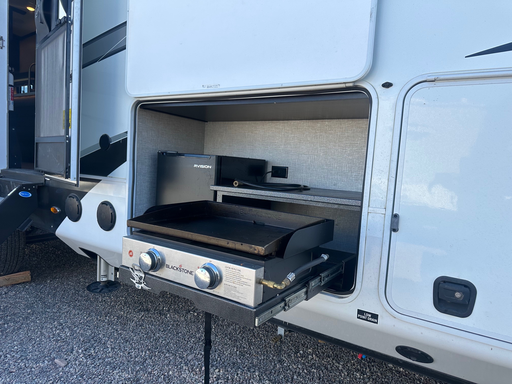 2022 Jayco North Point 377RLBH 5th wheel – separate bedroom!