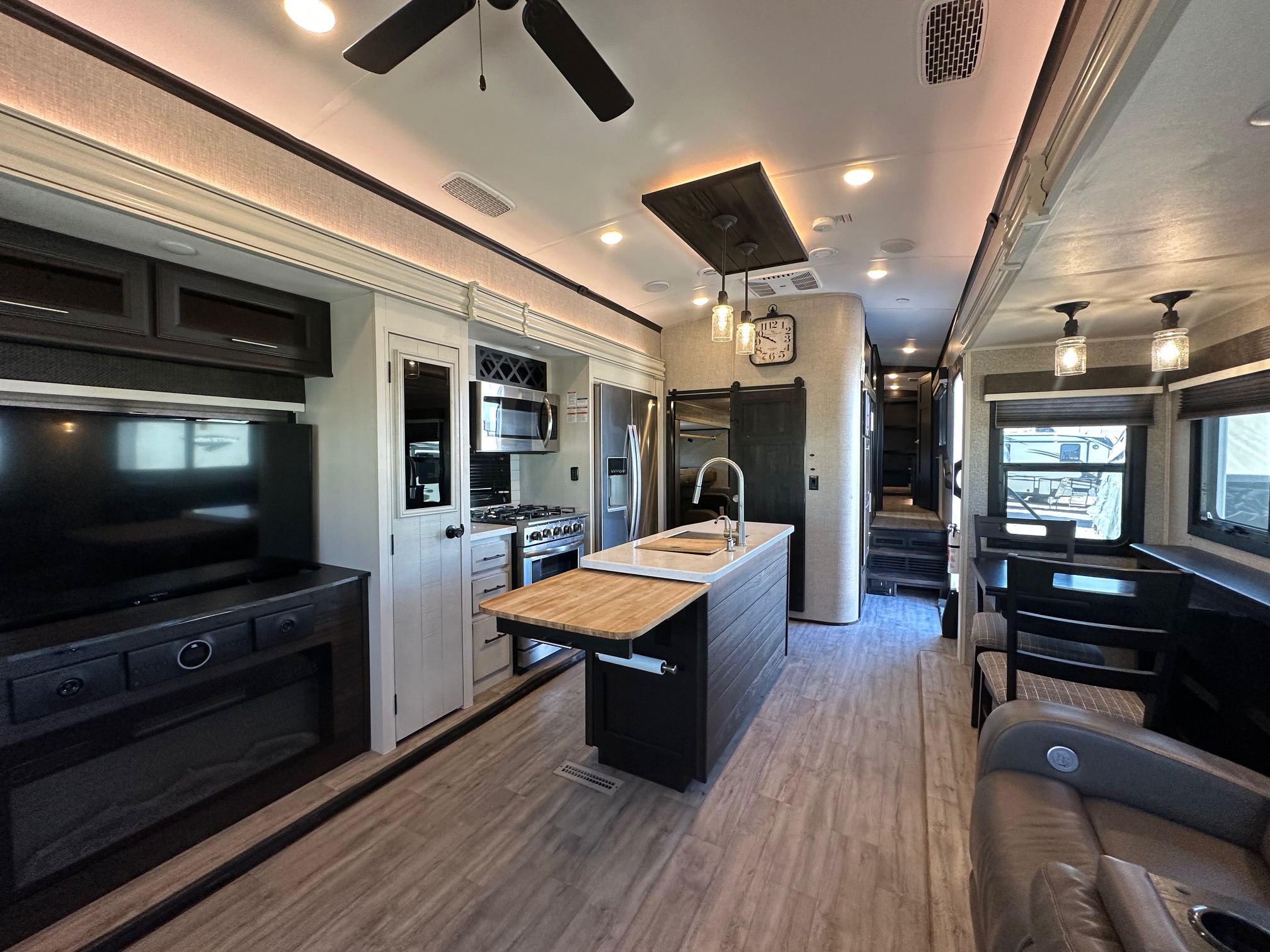 2022 Jayco North Point 377RLBH 5th wheel – separate bedroom!