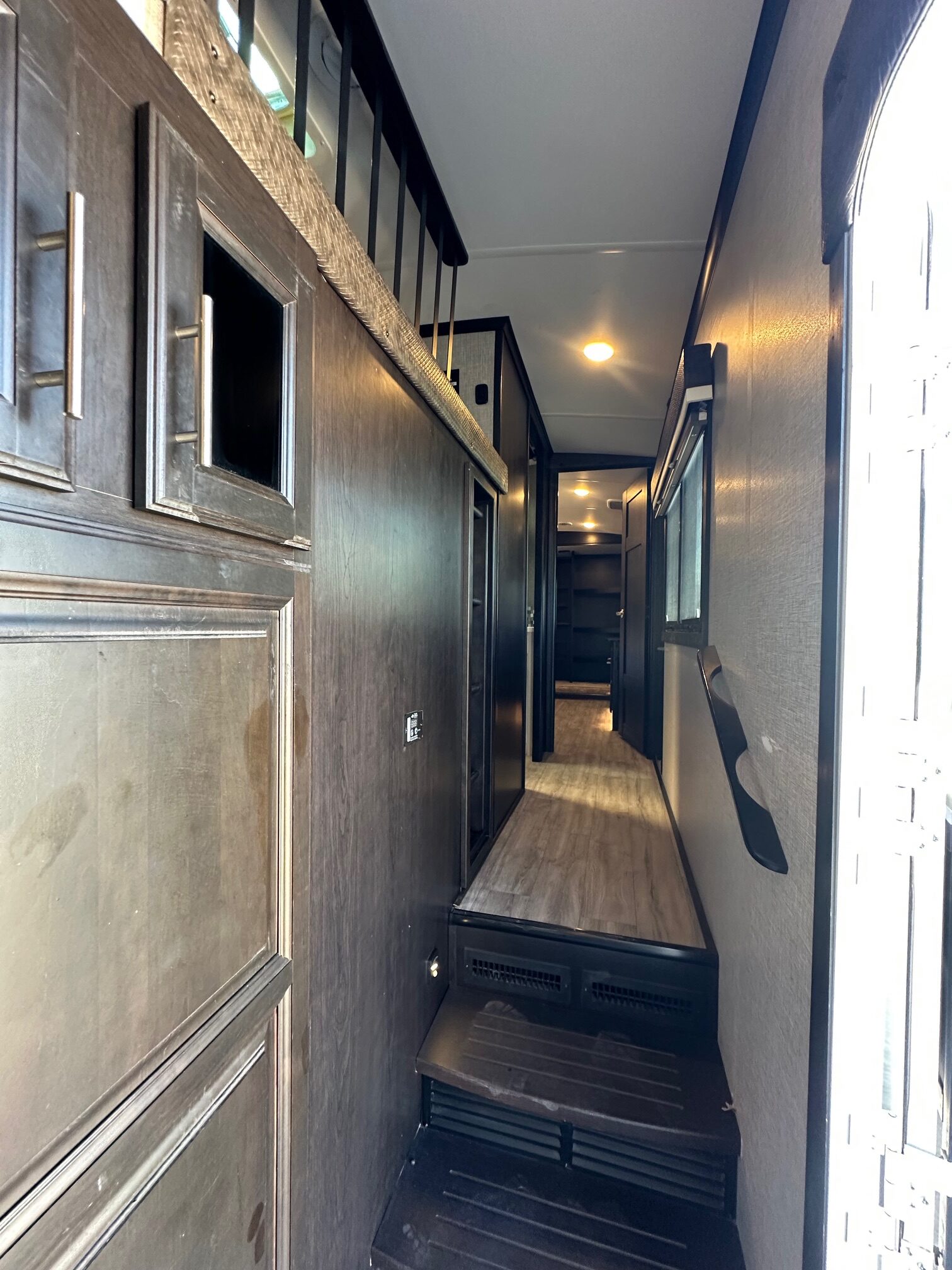 2022 Jayco North Point 377RLBH 5th wheel – separate bedroom!