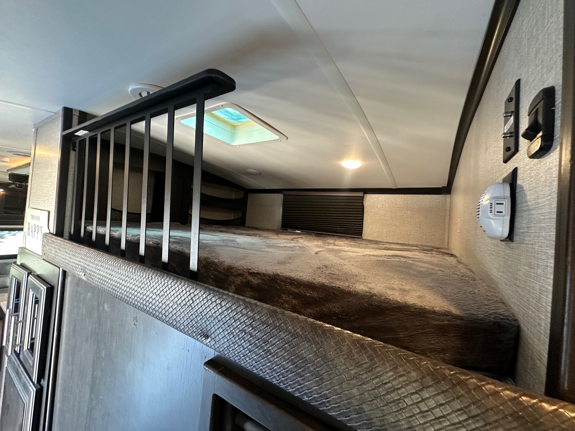 2022 Jayco North Point 377RLBH 5th wheel – separate bedroom!