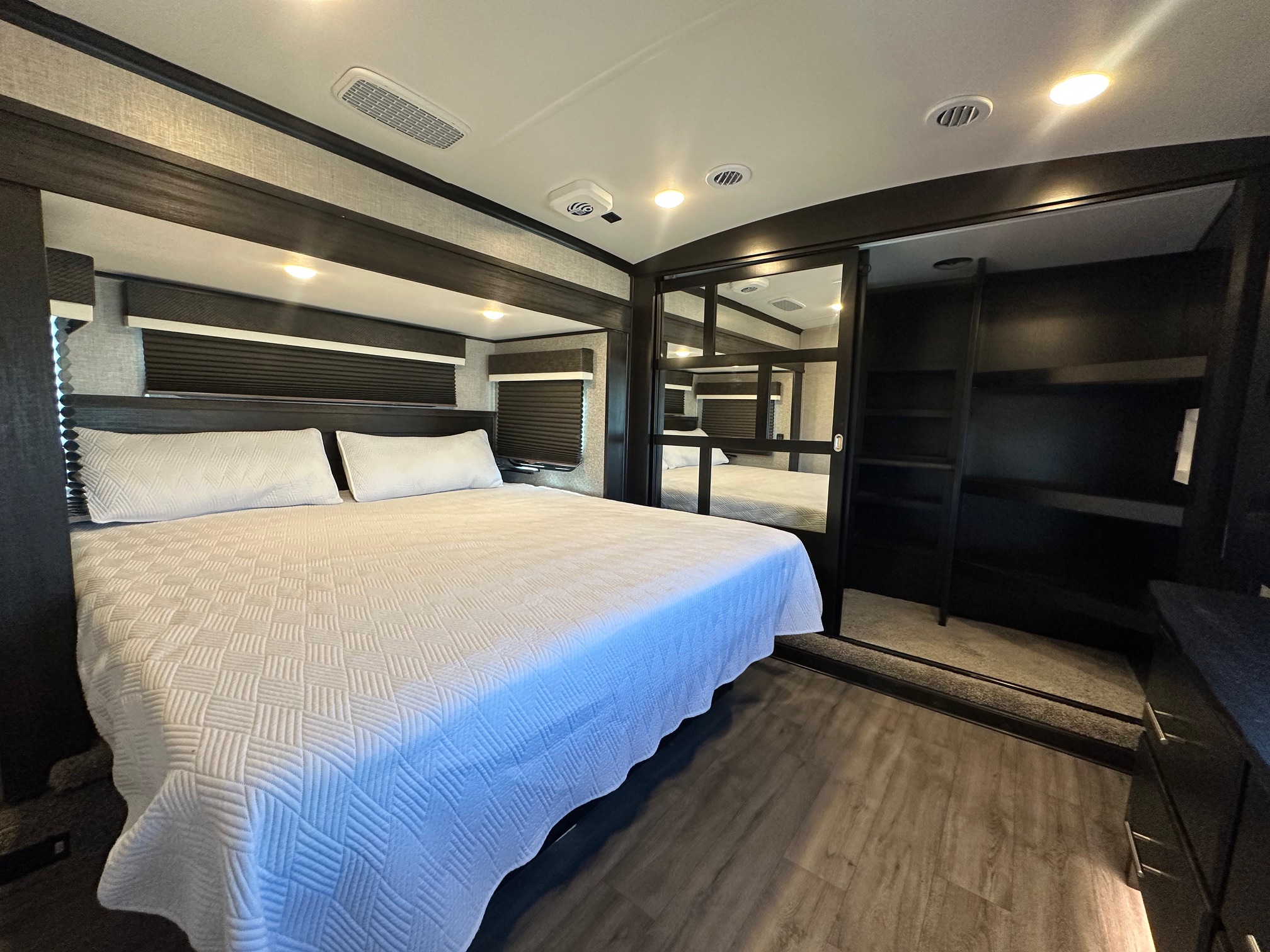 2022 Jayco North Point 377RLBH 5th wheel – separate bedroom!