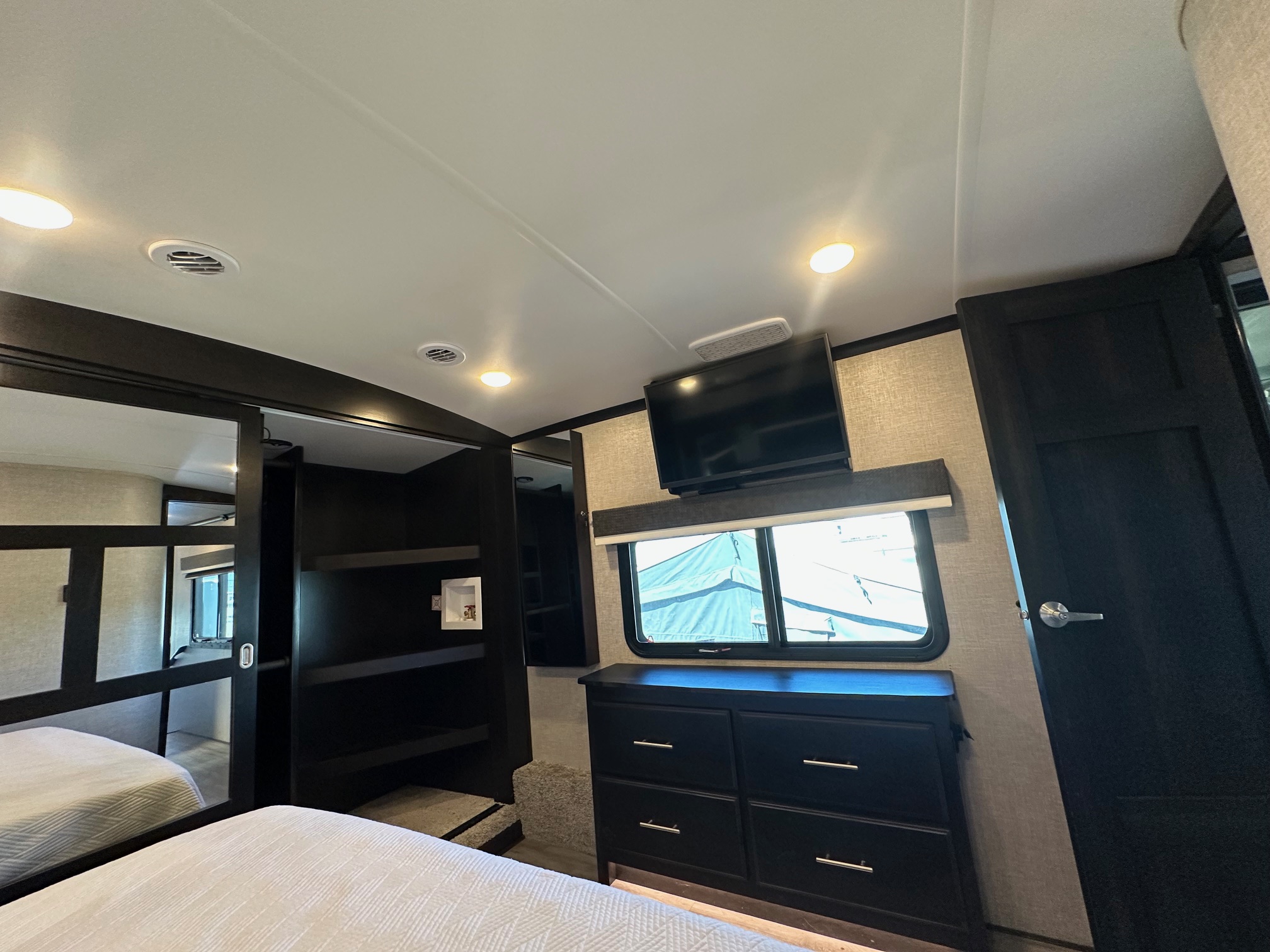 2022 Jayco North Point 377RLBH 5th wheel – separate bedroom!