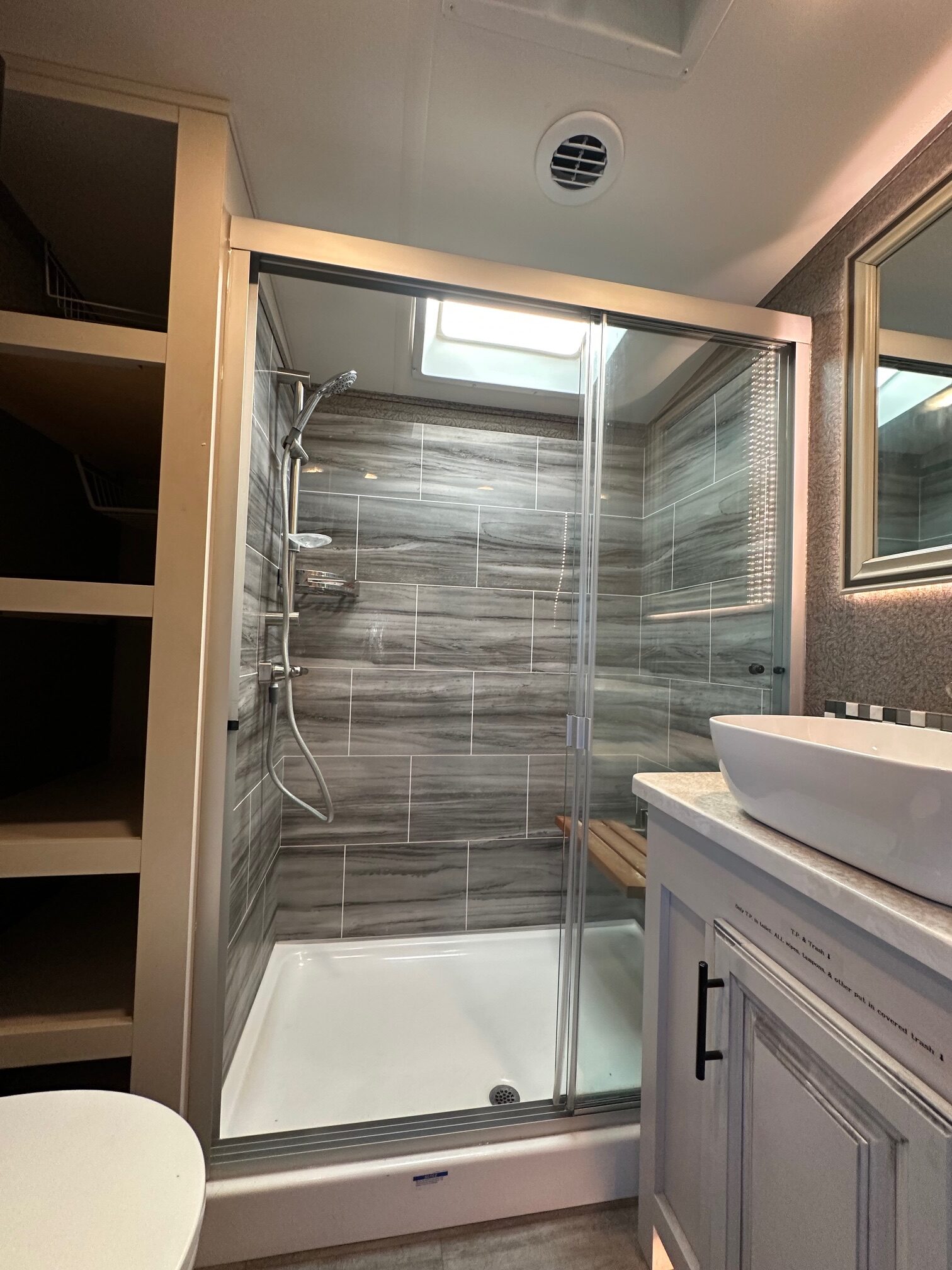 2022 Jayco North Point 377RLBH 5th wheel – separate bedroom!