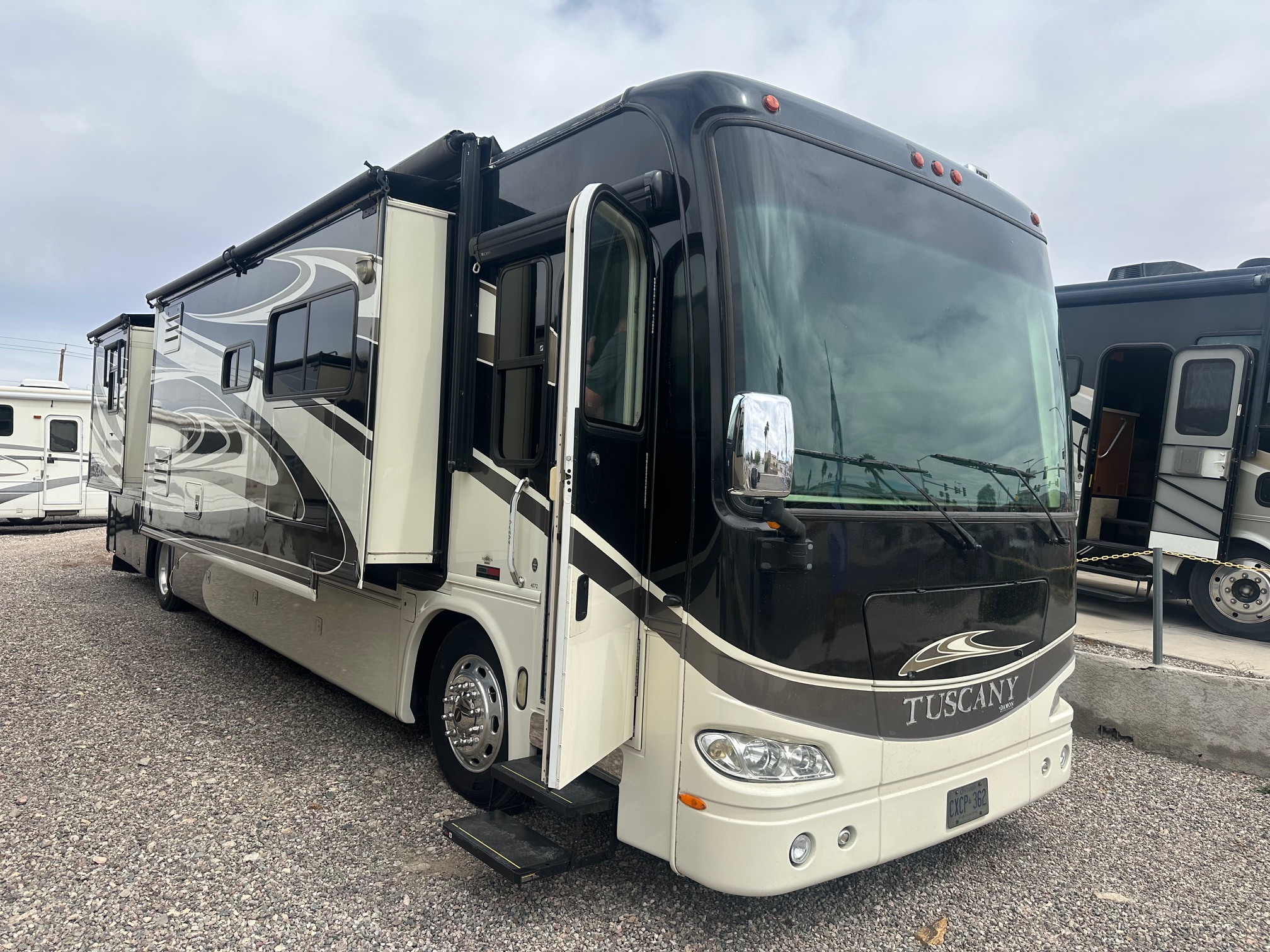 2009 Damon Tuscany 4072 Class A Diesel Pusher Motorhome