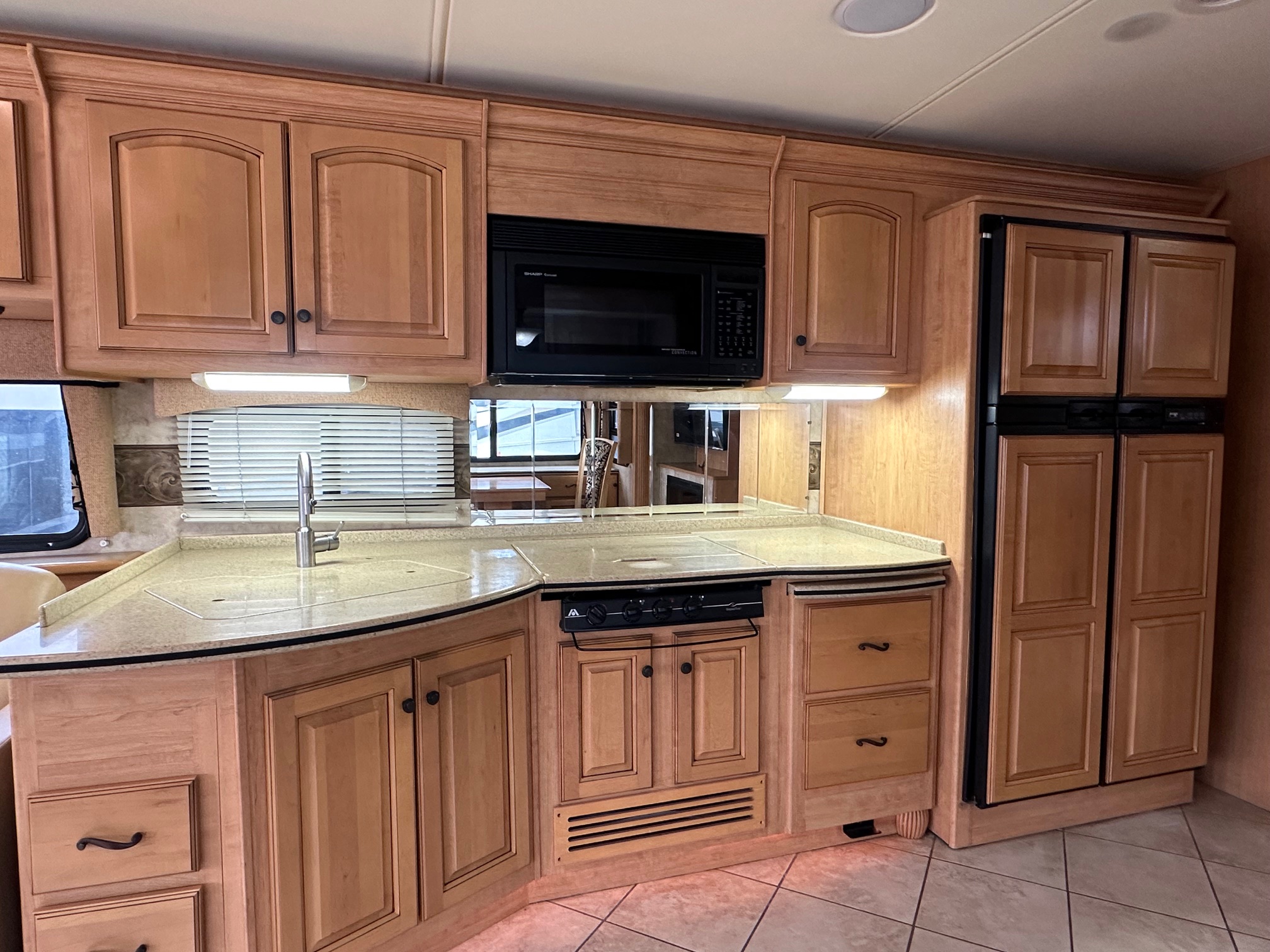 2009 Damon Tuscany 4072 Class A Diesel Pusher Motorhome