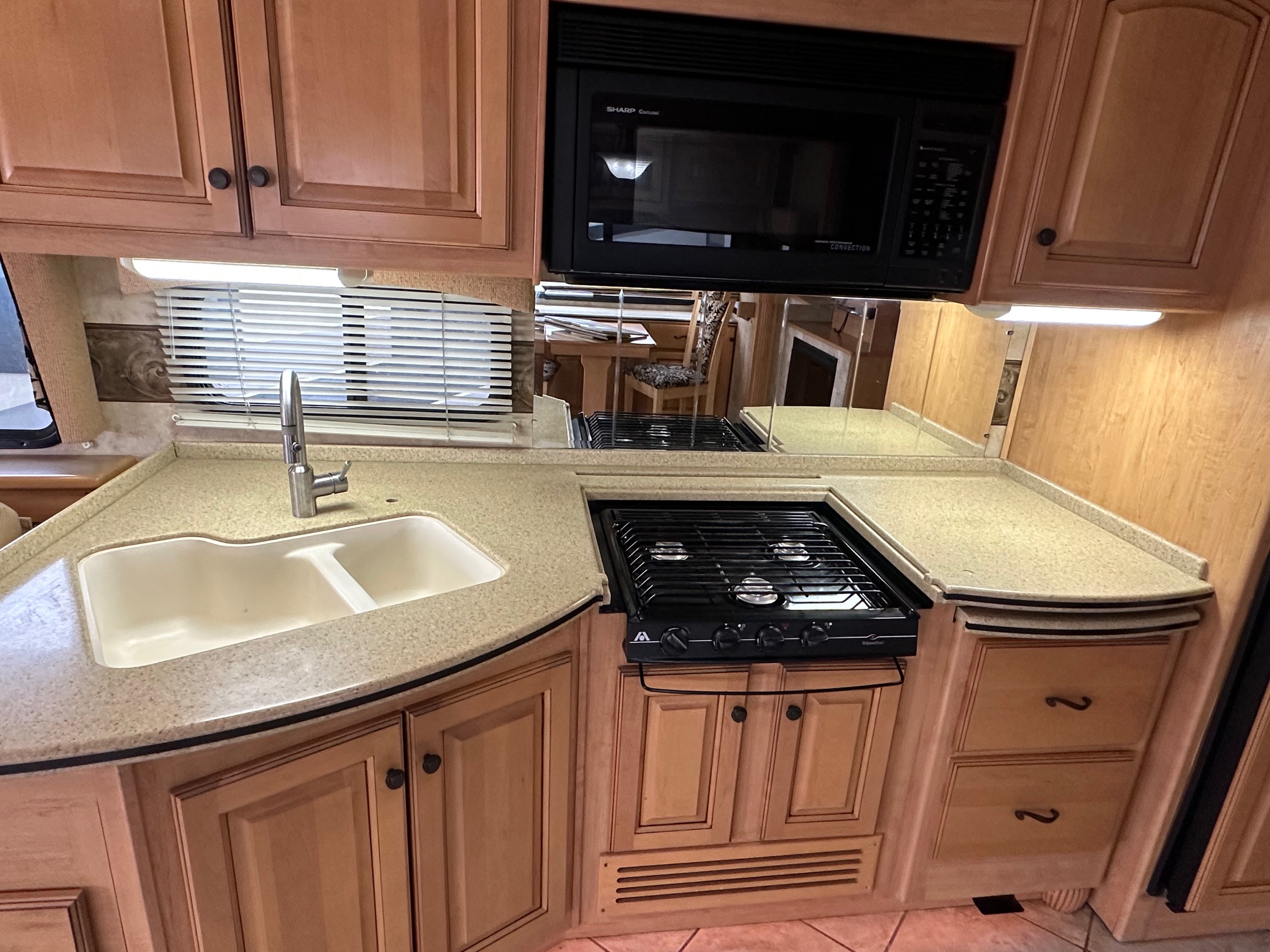 2009 Damon Tuscany 4072 Class A Diesel Pusher Motorhome