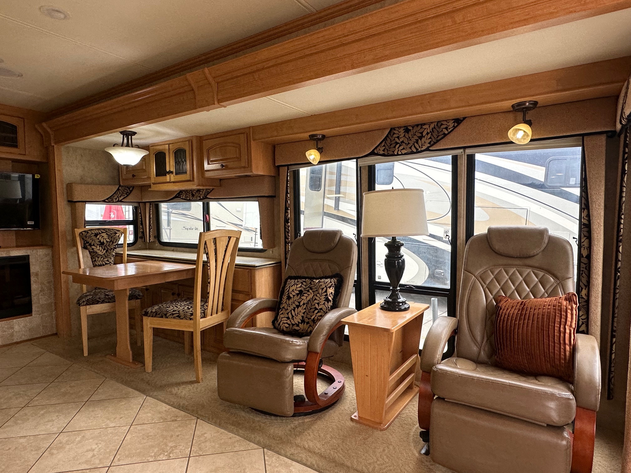 2009 Damon Tuscany 4072 Class A Diesel Pusher Motorhome