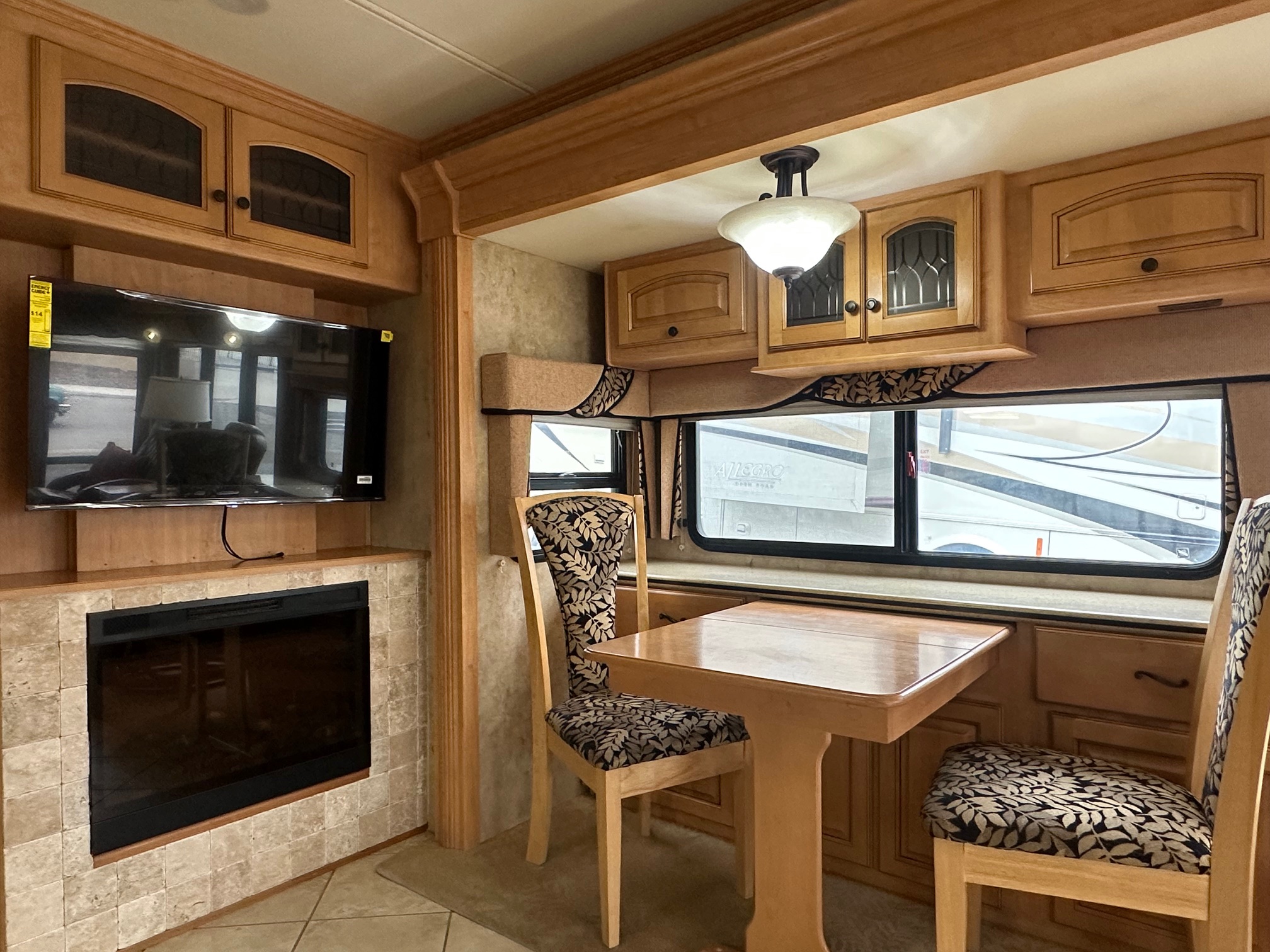 2009 Damon Tuscany 4072 Class A Diesel Pusher Motorhome